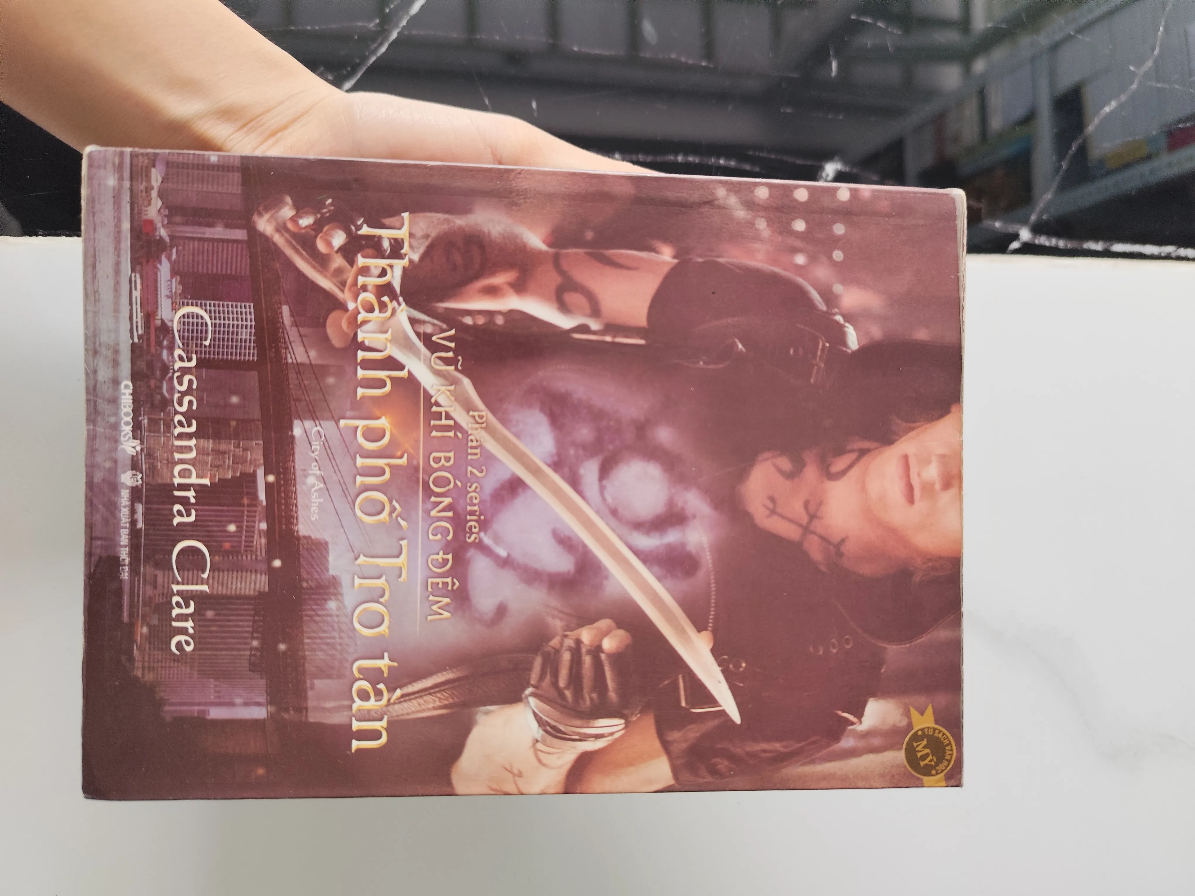 Thành phố trơ tàn- phần 2 series Vũ khí bóng đêm by  - Sách Book Cover - Ngọc Hiển Books