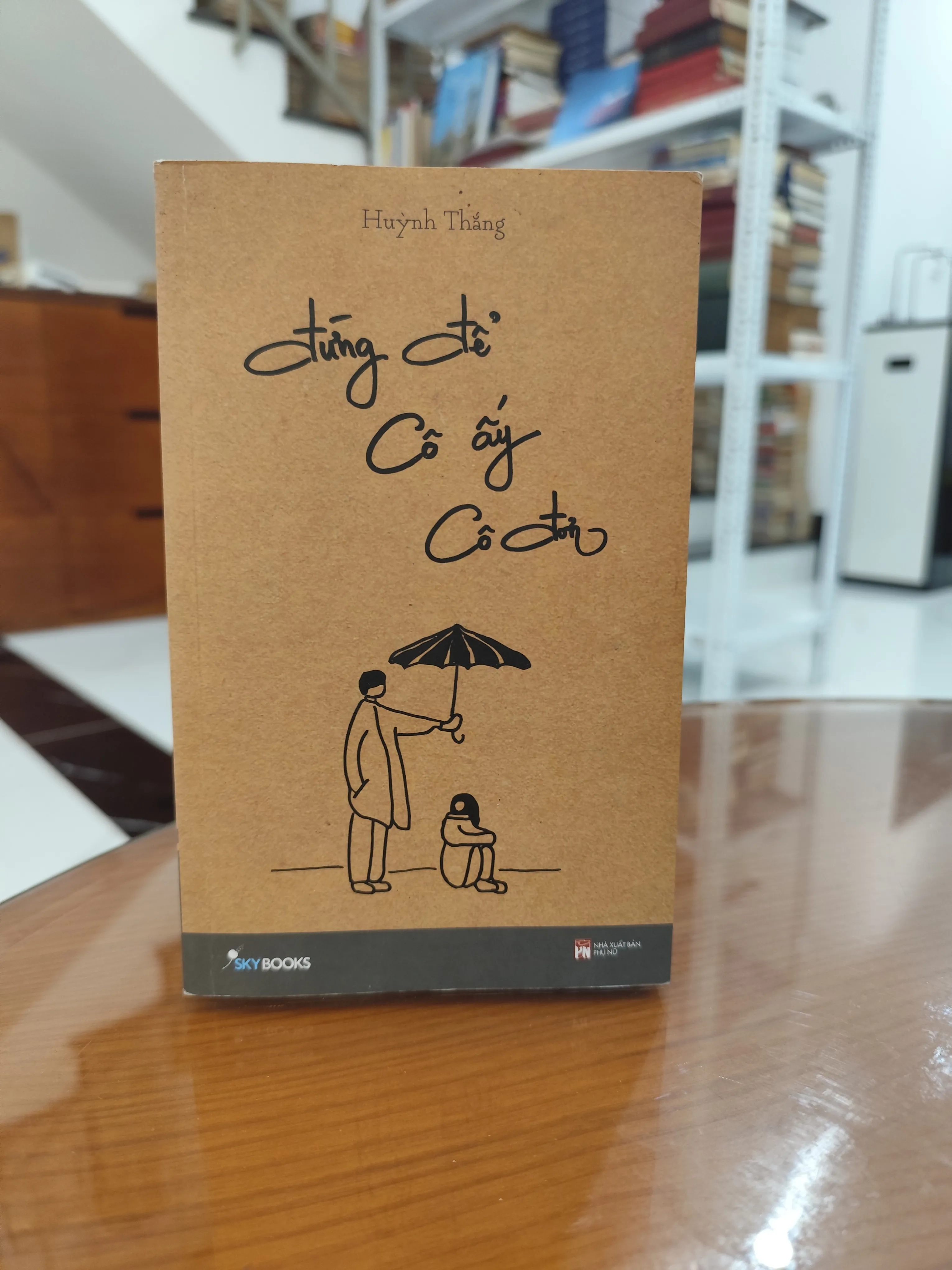 Đừng để cô ấy cô đơn by  - Sách Book Cover - Ngọc Hiển Books