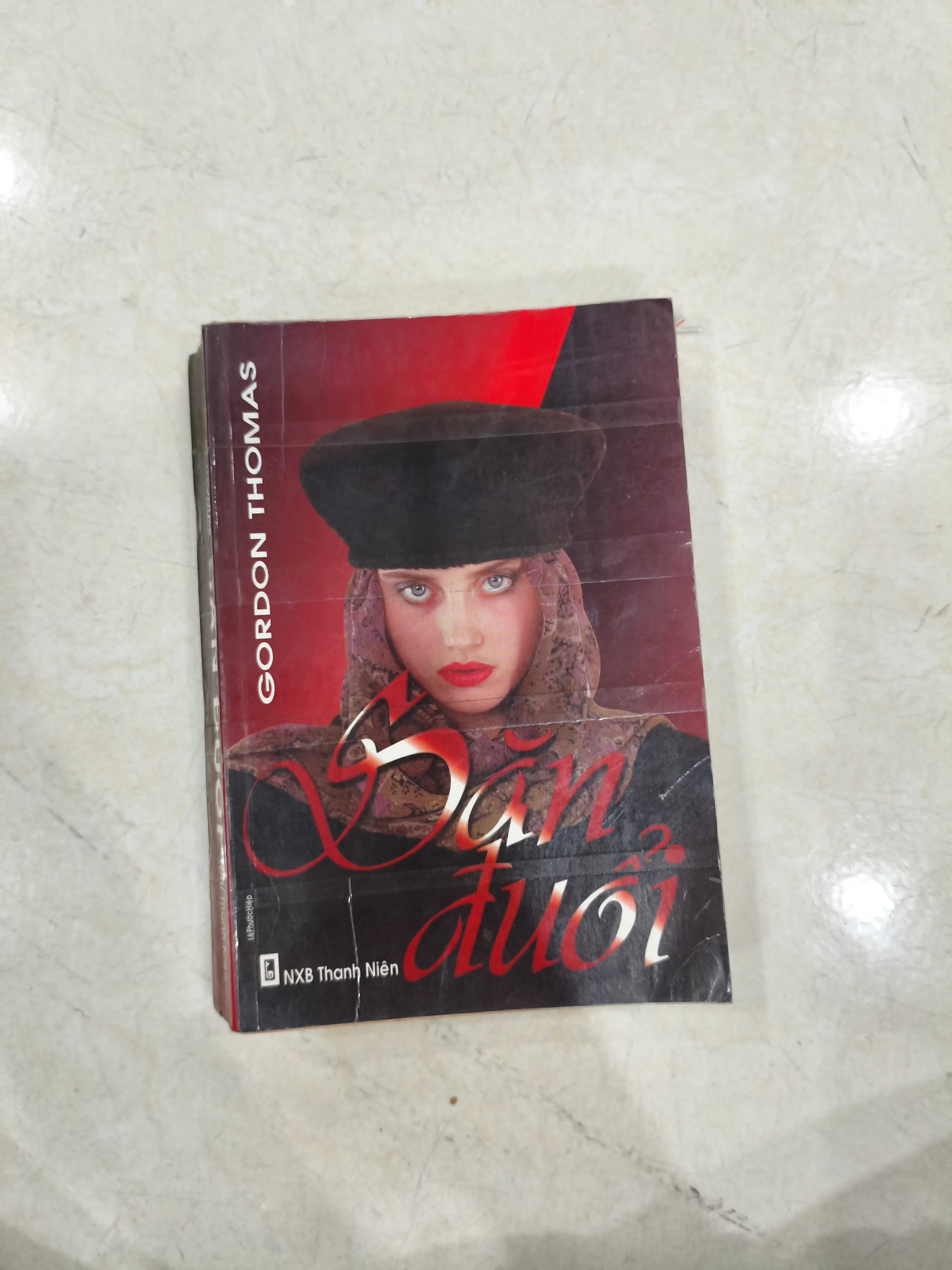 Săn mồi 🌱 by  - Sách Book Cover - Ngọc Hiển Books