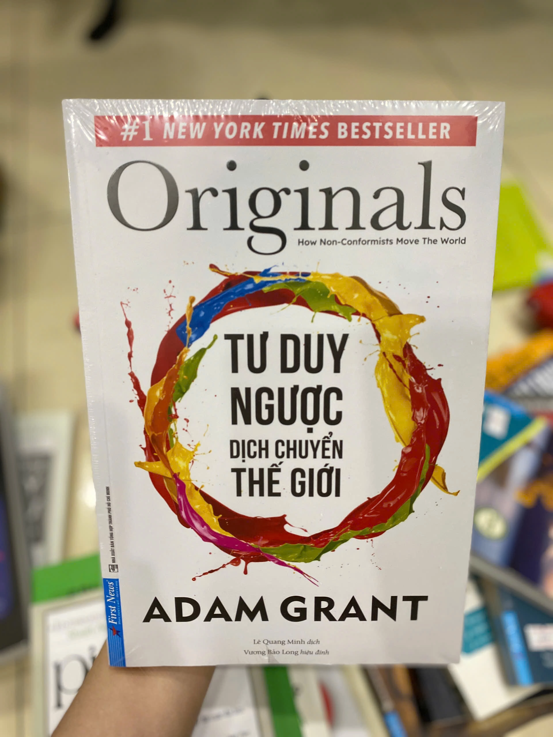 Tư Duy Ngược Dịch Chuyển Thế Giới by Adam Grant - Sách Book Cover - Ngọc Hiển Books