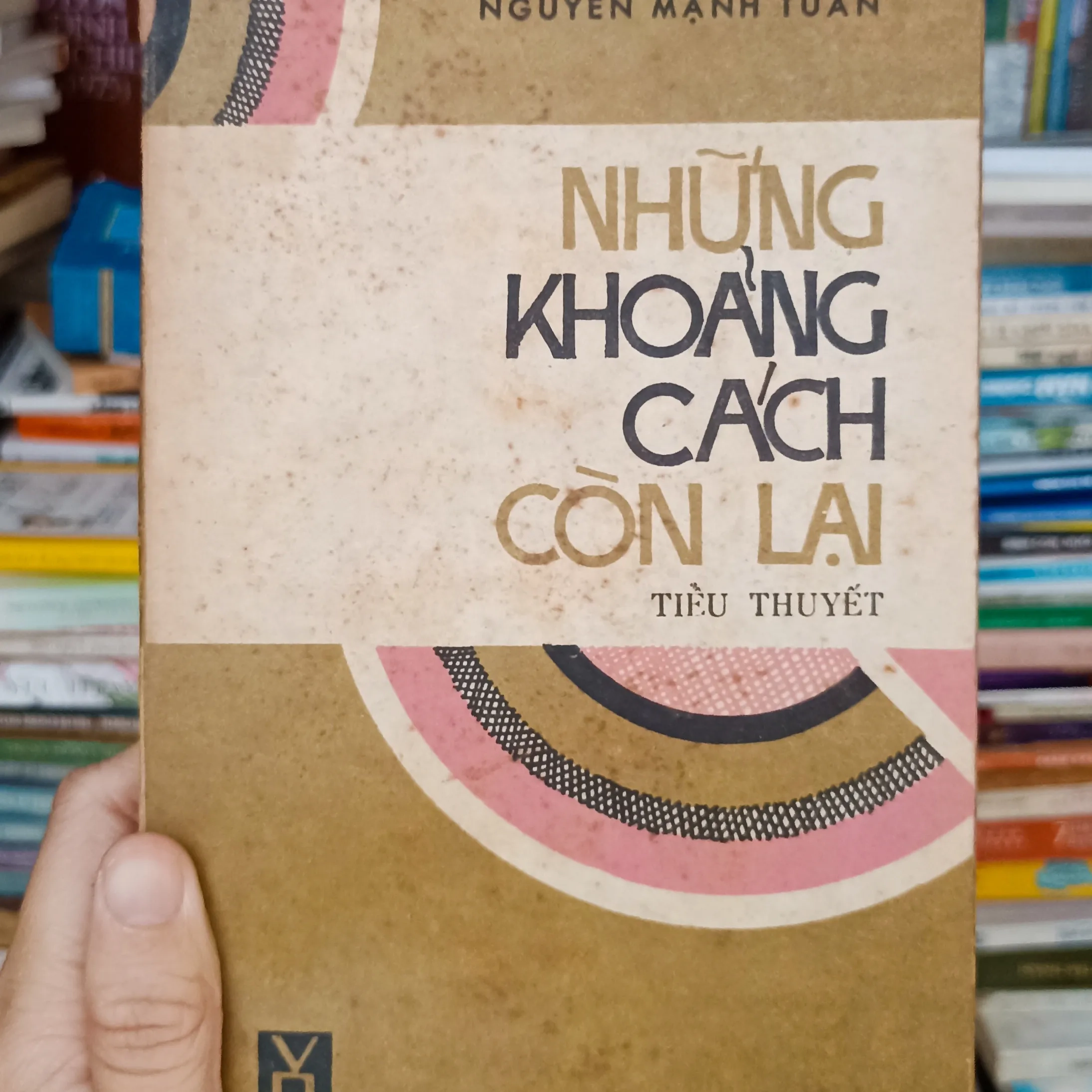 Những khoảnh cách còn lại 🌻 by  - Sách Book Cover - Ngọc Hiển Books