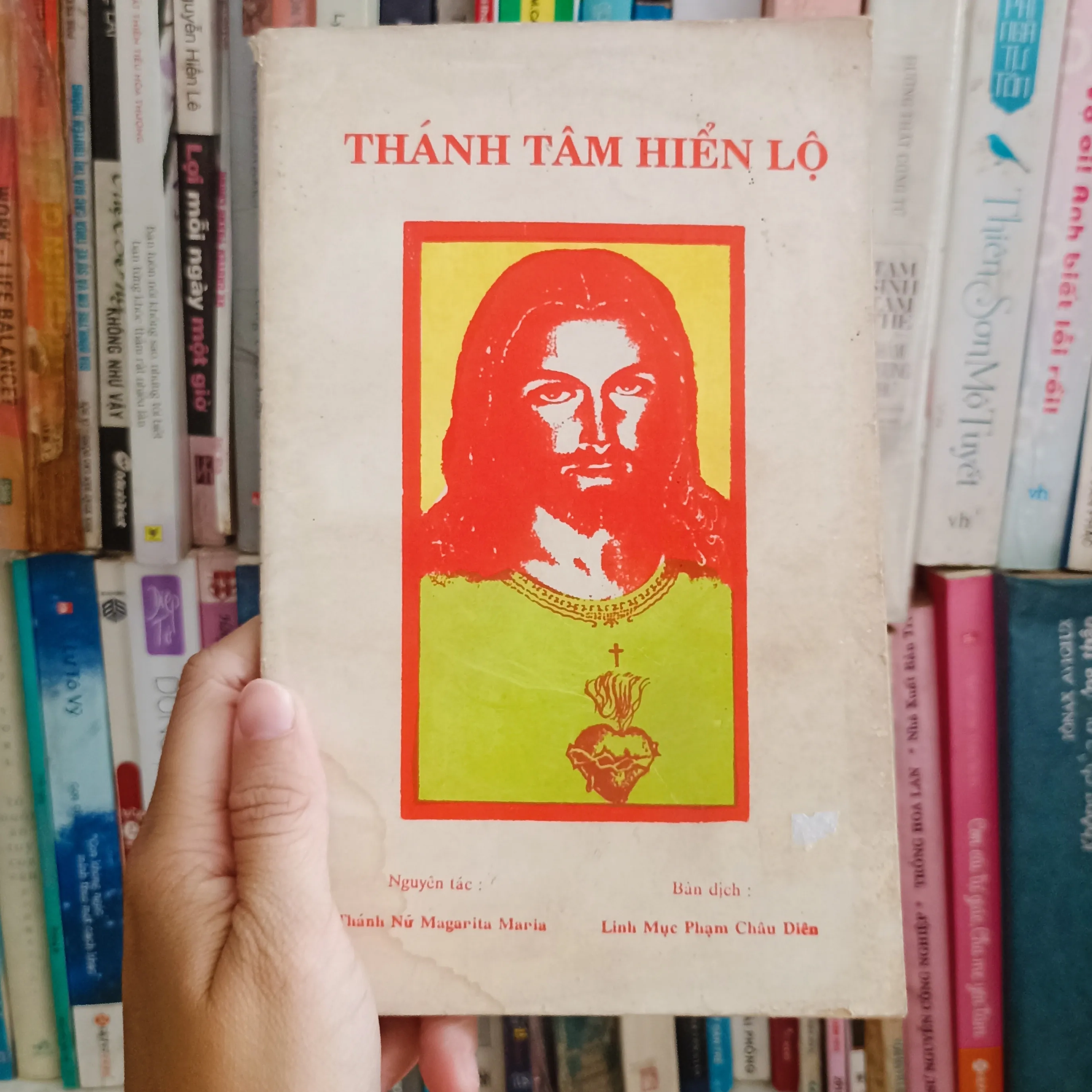Thánh Tâm Hiển Lộ 🌻 by  - Sách Book Cover - Ngọc Hiển Books