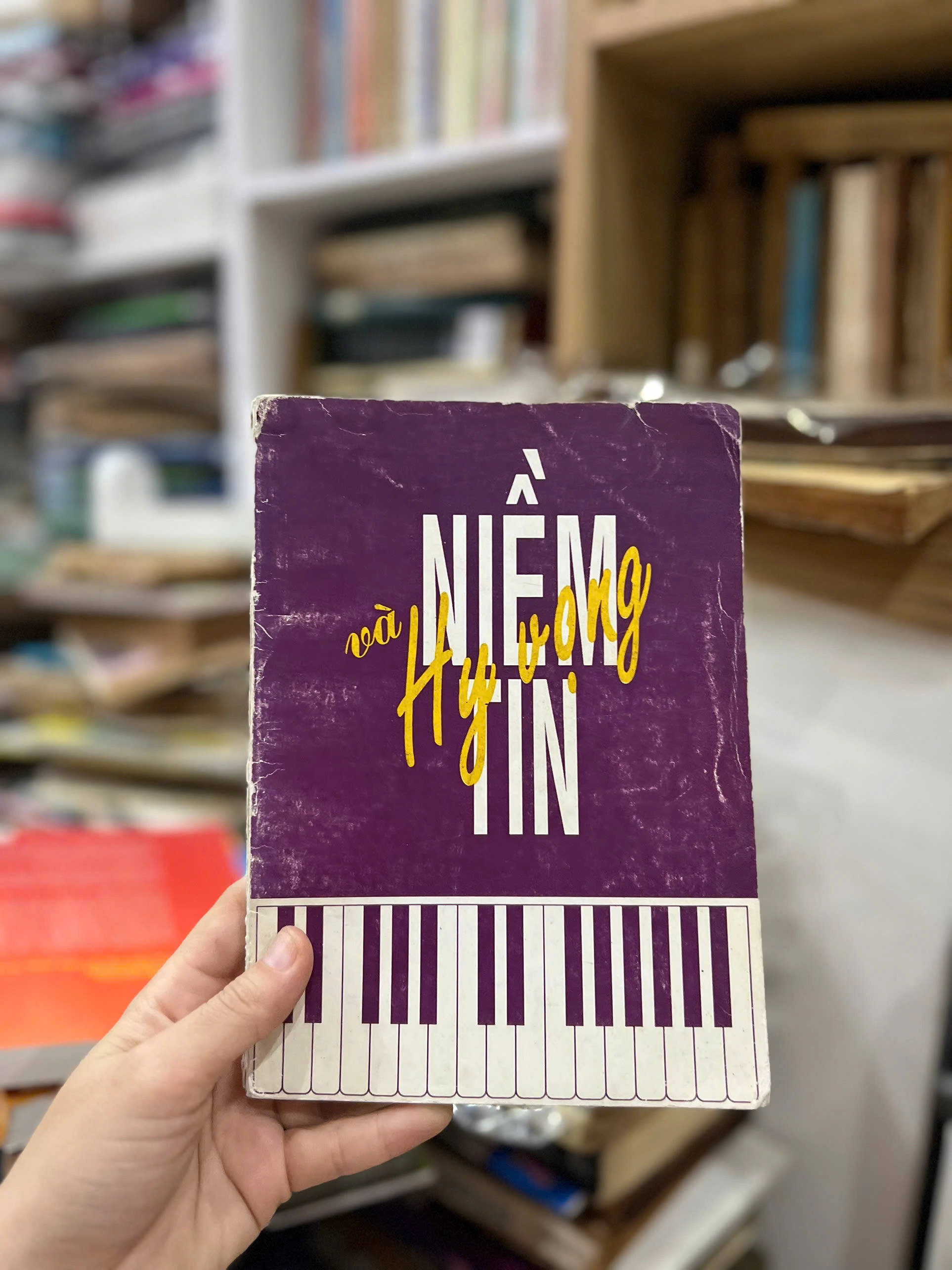 Niềm tin và hy vọng by  - Sách Book Cover - Ngọc Hiển Books