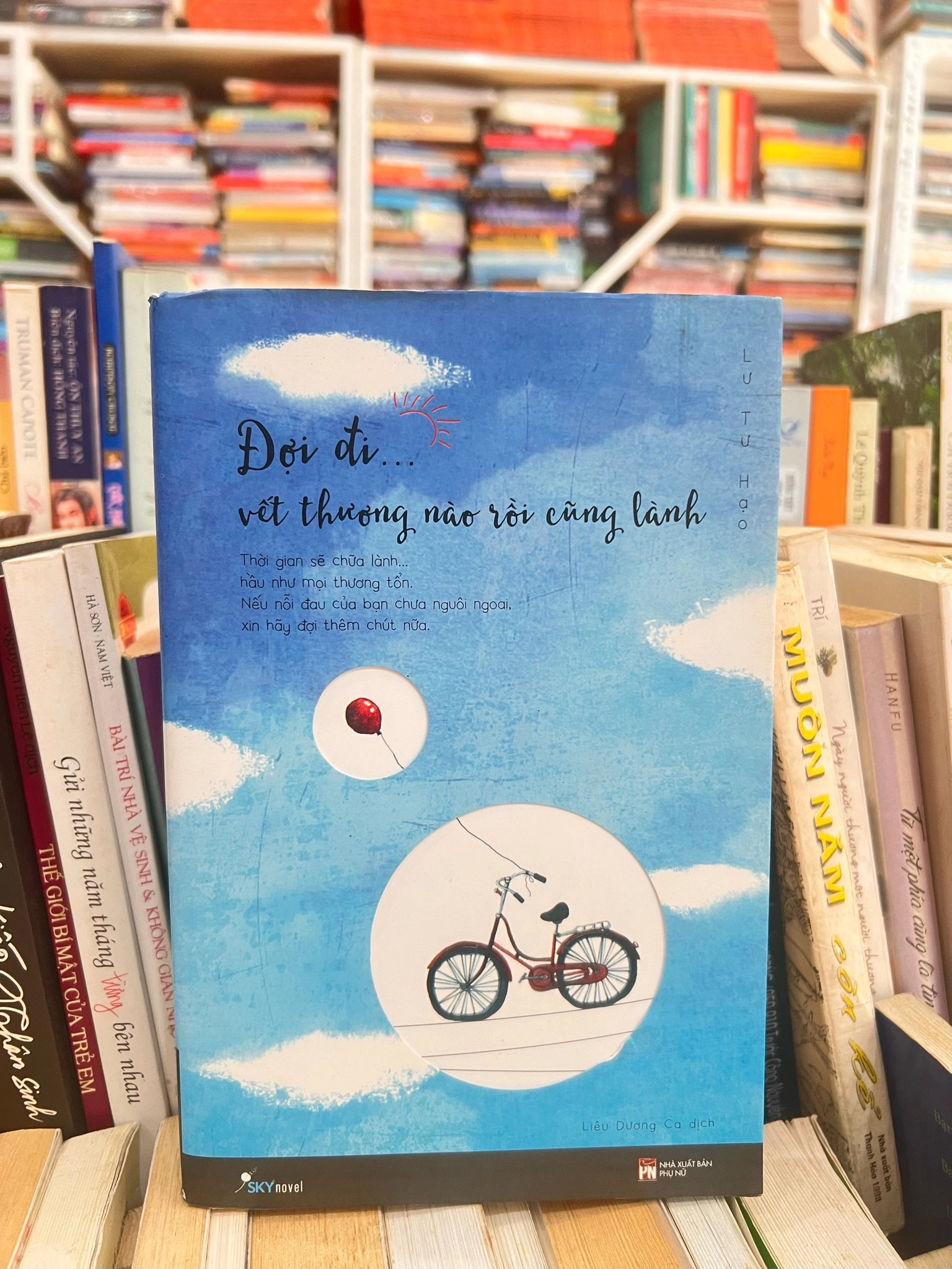 Đợi Đi... Vết Thương Nào Rồi Cũng Lành by  - Sách Book Cover - Ngọc Hiển Books
