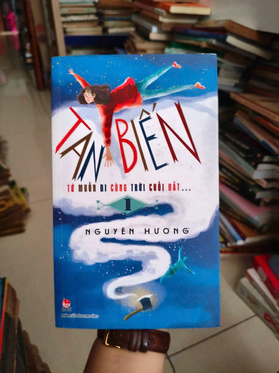 Tớ Muốn Đi Cùng Trời Cuối Đất - Tập 1: Tan Biến by Nguyên Hương - Sách Book Cover - Ngọc Hiển Books