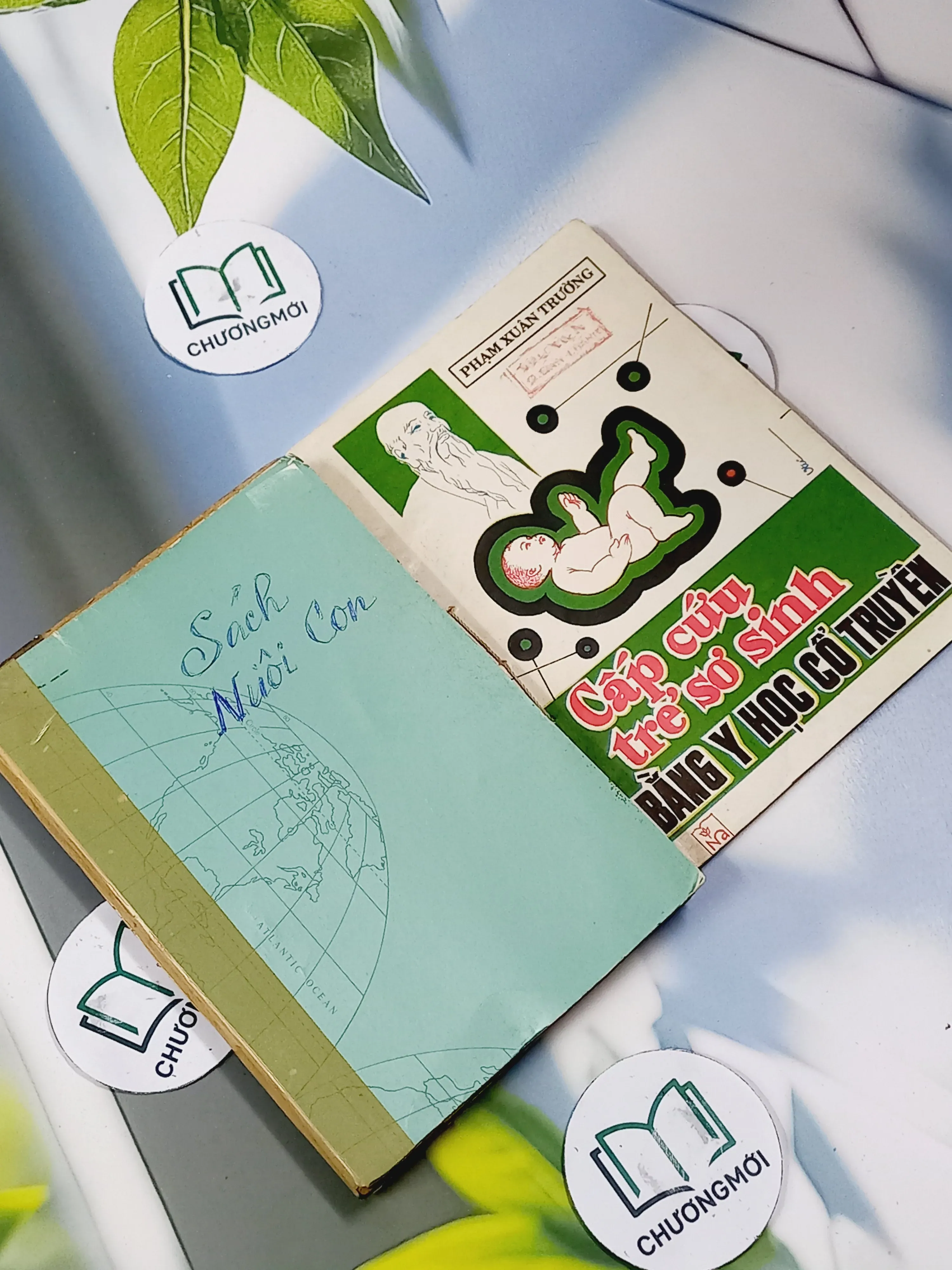 Combo: Sách Nuôi Con, Cấp Cứu Trẻ Sơ Sinh Bằng Y Học Cổ Truyền