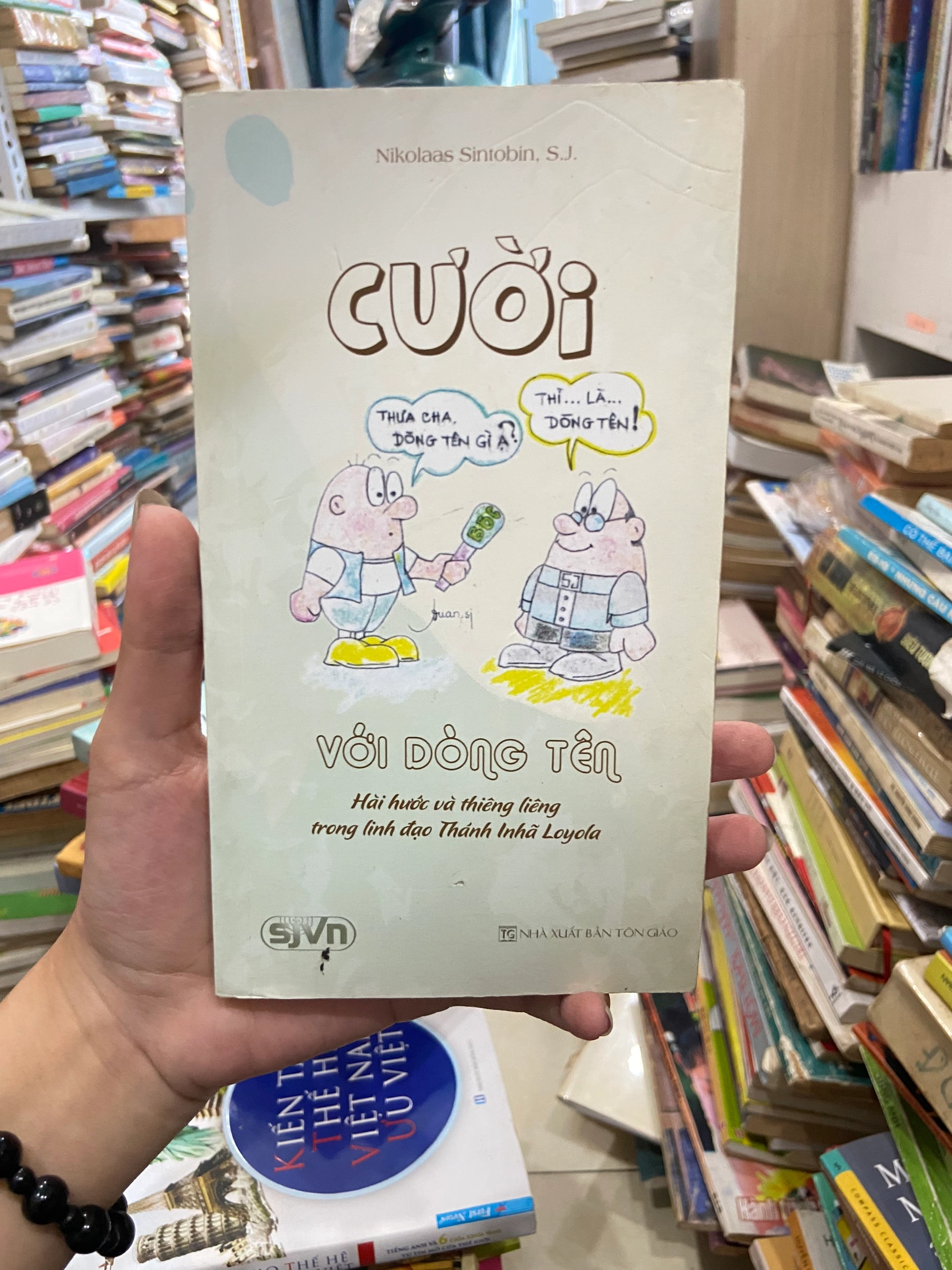 Cười với Dòng Tên by Nikolaas Sintobin, S.J. - Sách Book Cover - Ngọc Hiển Books