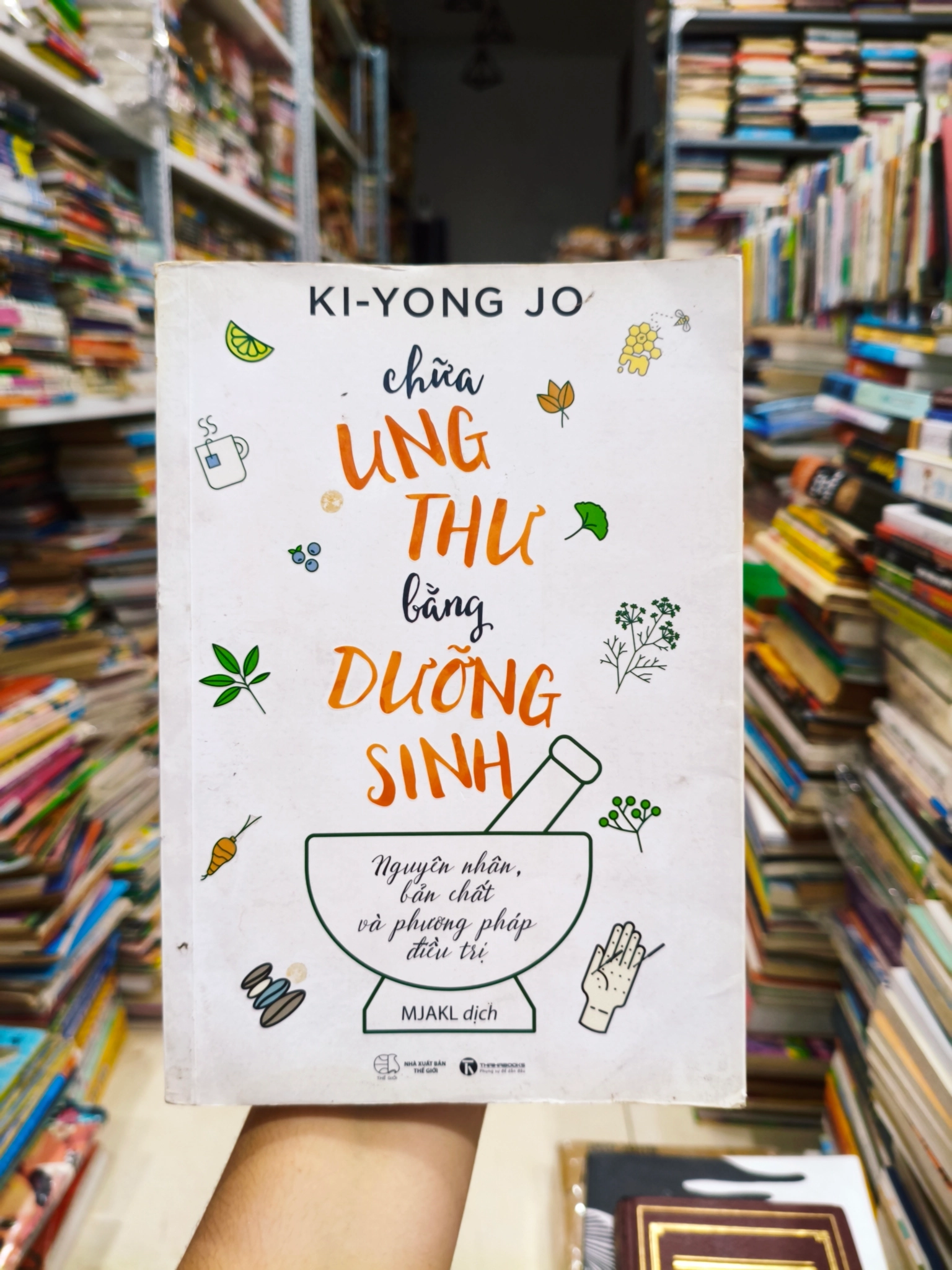 Chữa ung thư bằng dưỡng sinh 🌱 by  - Sách Book Cover - Ngọc Hiển Books