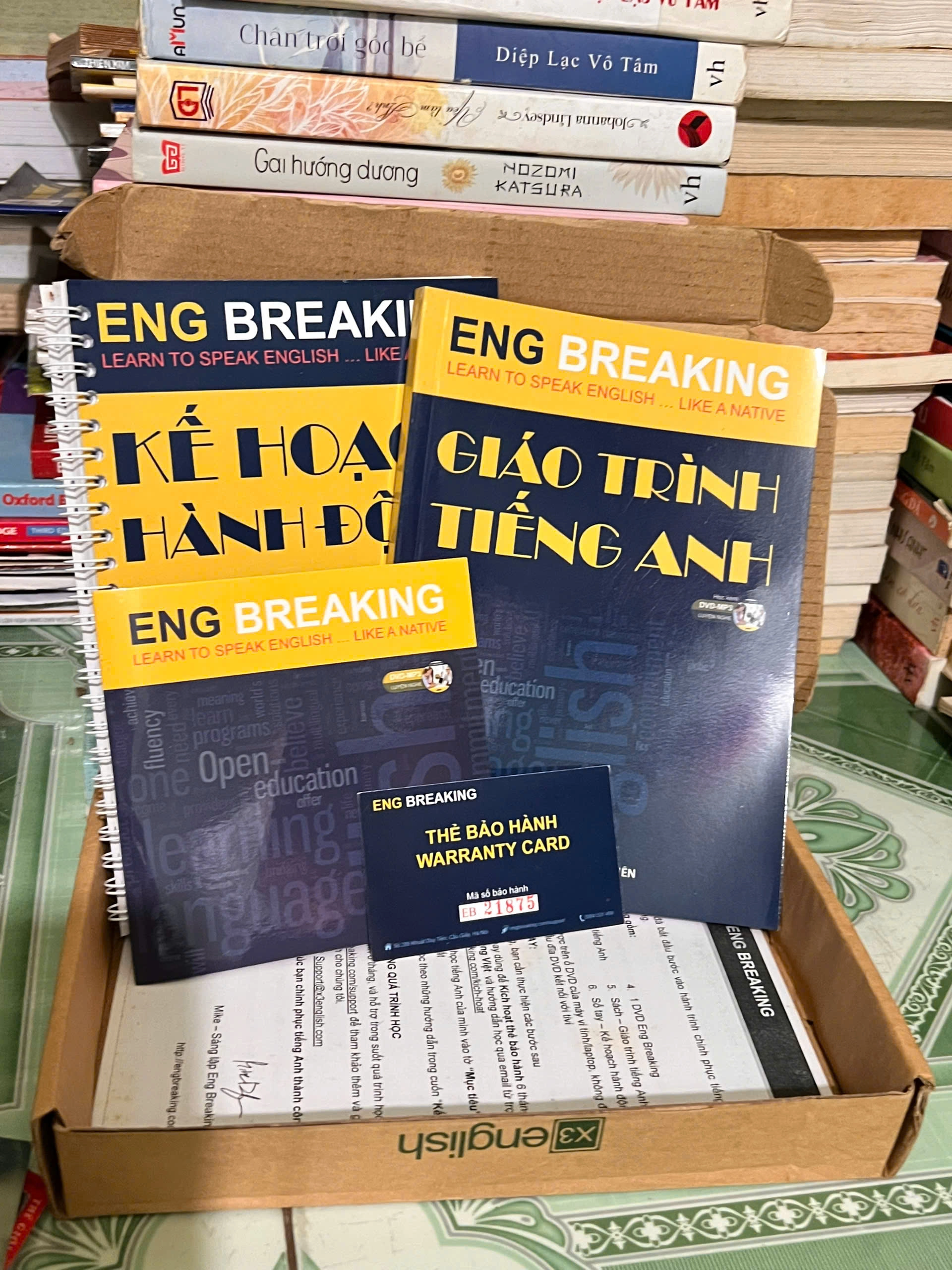 Combo Giáo Trình Tự Học Tiếng Anh Giao Tiếp Eng Breaking by Không tìm thấy thông tin tác giả chính xác trên Tiki/Fahasa/Vinabook/Goodreads (các trang bán/đăng tin liệt kê khác nhau, có mục ghi "Roger faligot" hoặc mã người đăng như HCM3004 HỌC NGOẠI NGỮ) — cần xác minh thêm - Sách Book Cover - Ngọc Hiển Books