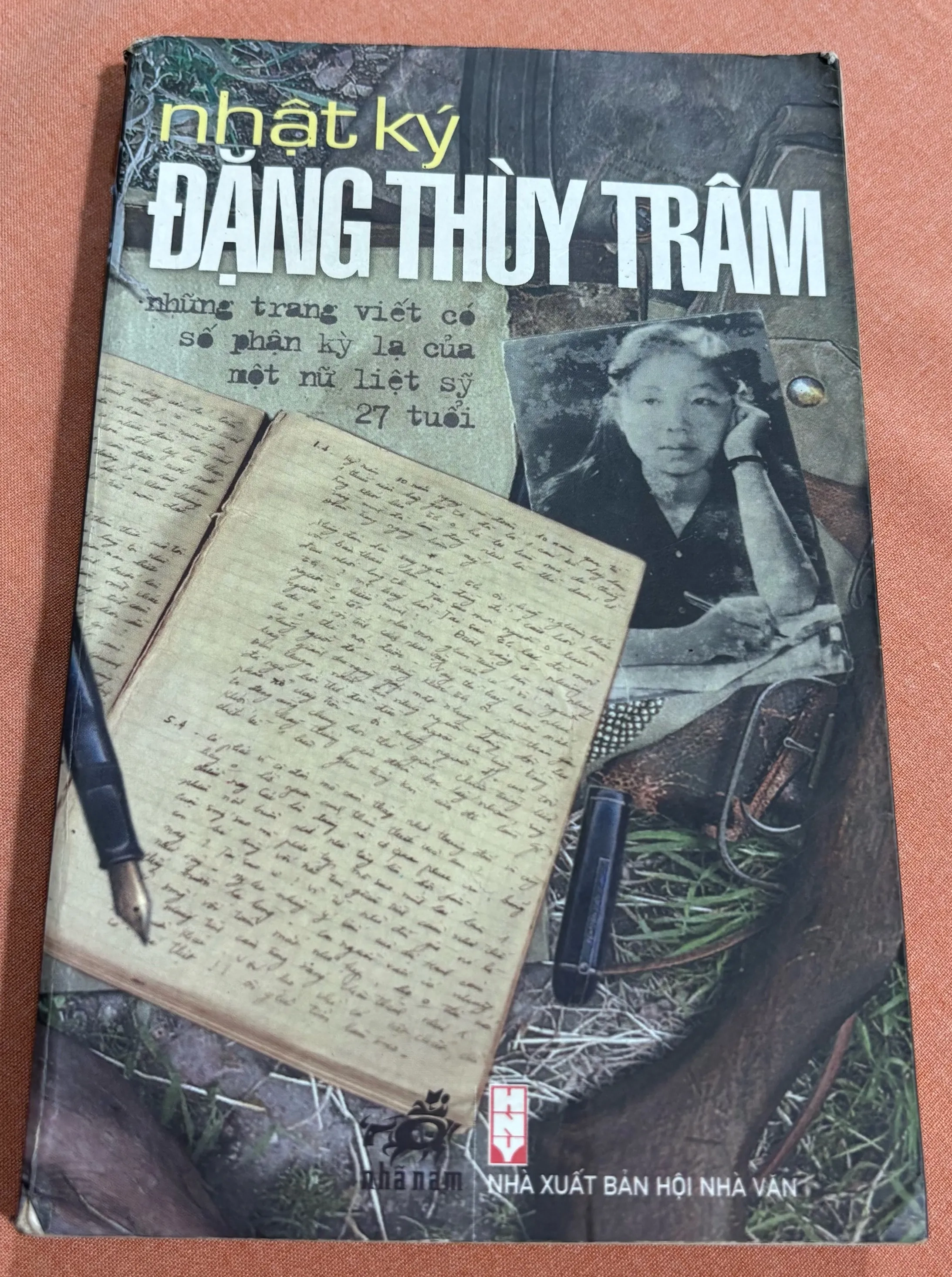 Nhật ký Đặng Thuỳ Trâm 🌊 by  - Sách Book Cover - Ngọc Hiển Books