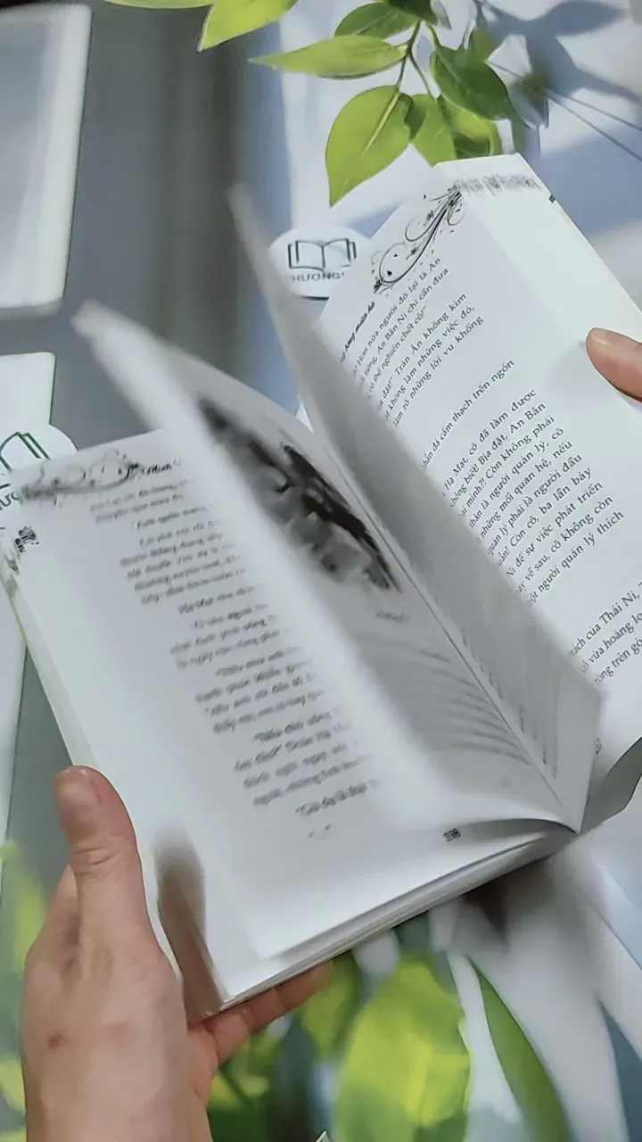 Bong Bóng Mùa Hè: Sợi Ren Lụa Màu Xanh - Minh Hiểu Khê 744757