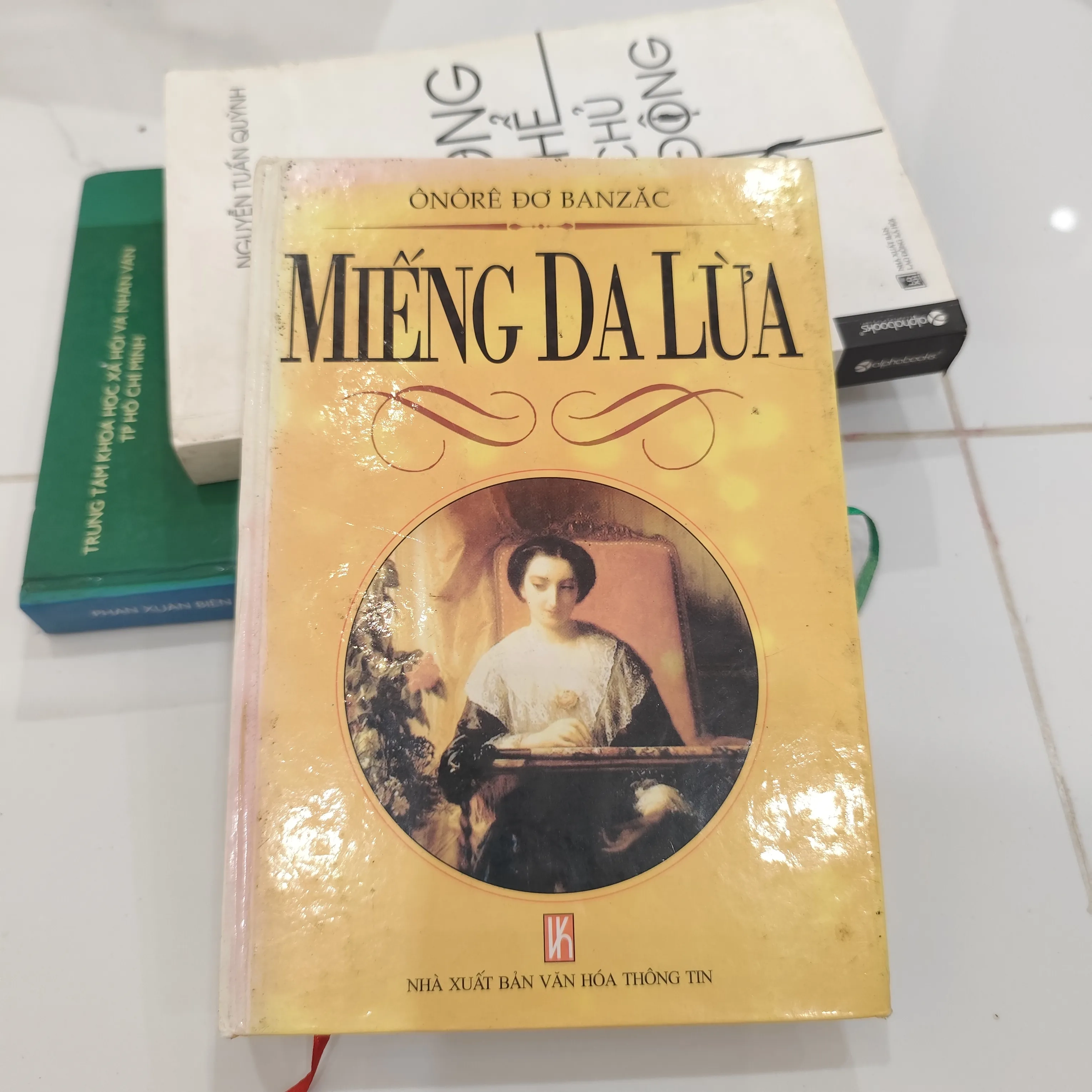 "Miếng Da Lừa" (La Peau de chagrin) của nhà văn Pháp Honoré de Balzac. Bìa cứng by  - Sách Book Cover - Ngọc Hiển Books