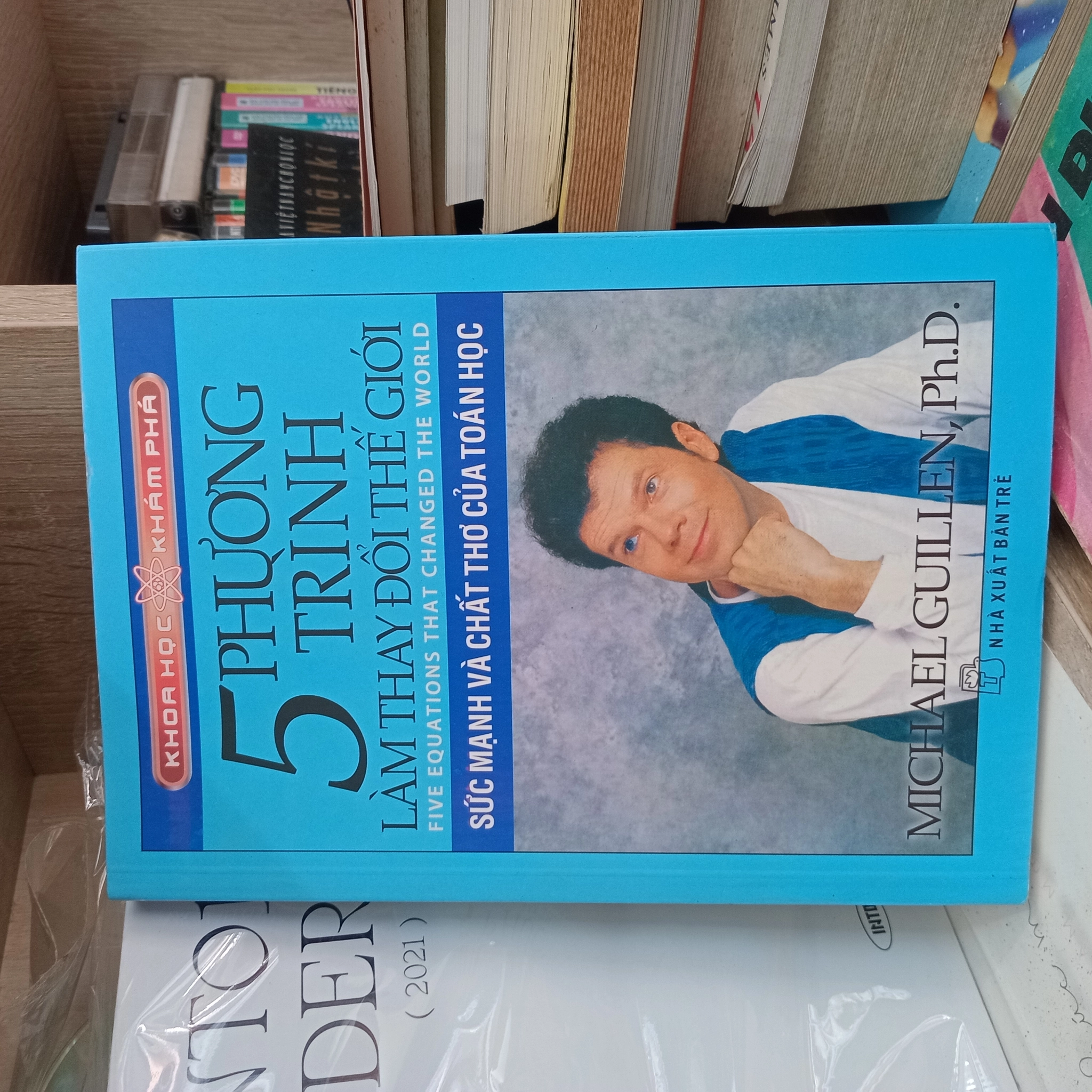 5 Phương Trinh Làm Thay Đổi Thế Giới 📚 by  - Sách Book Cover - Ngọc Hiển Books