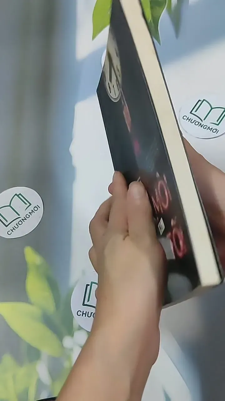 Son môi trong bóng tối - Charlotte Marin 698569