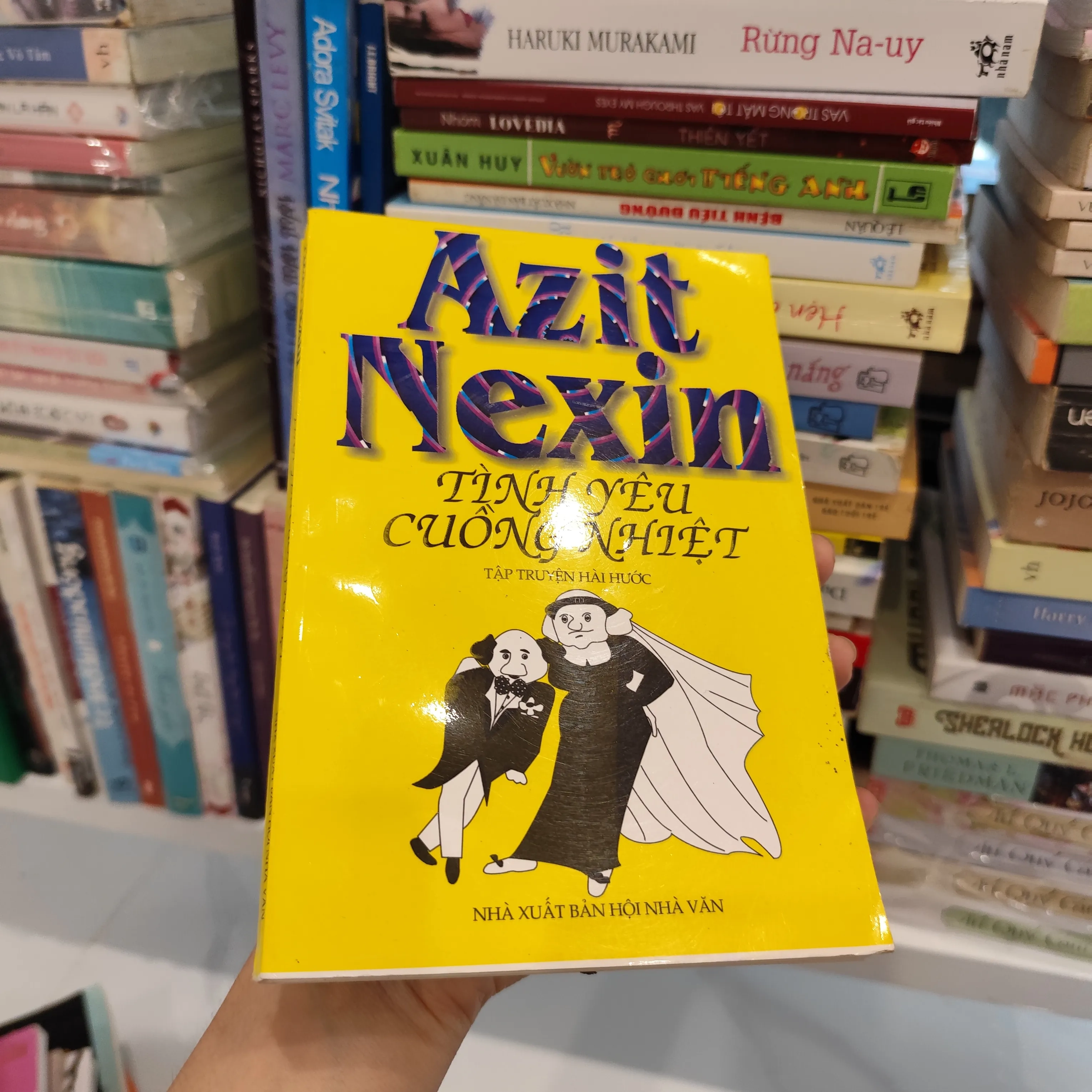 Tình yêu cuồng nhiệt - Azit Nexin by  - Sách Book Cover - Ngọc Hiển Books