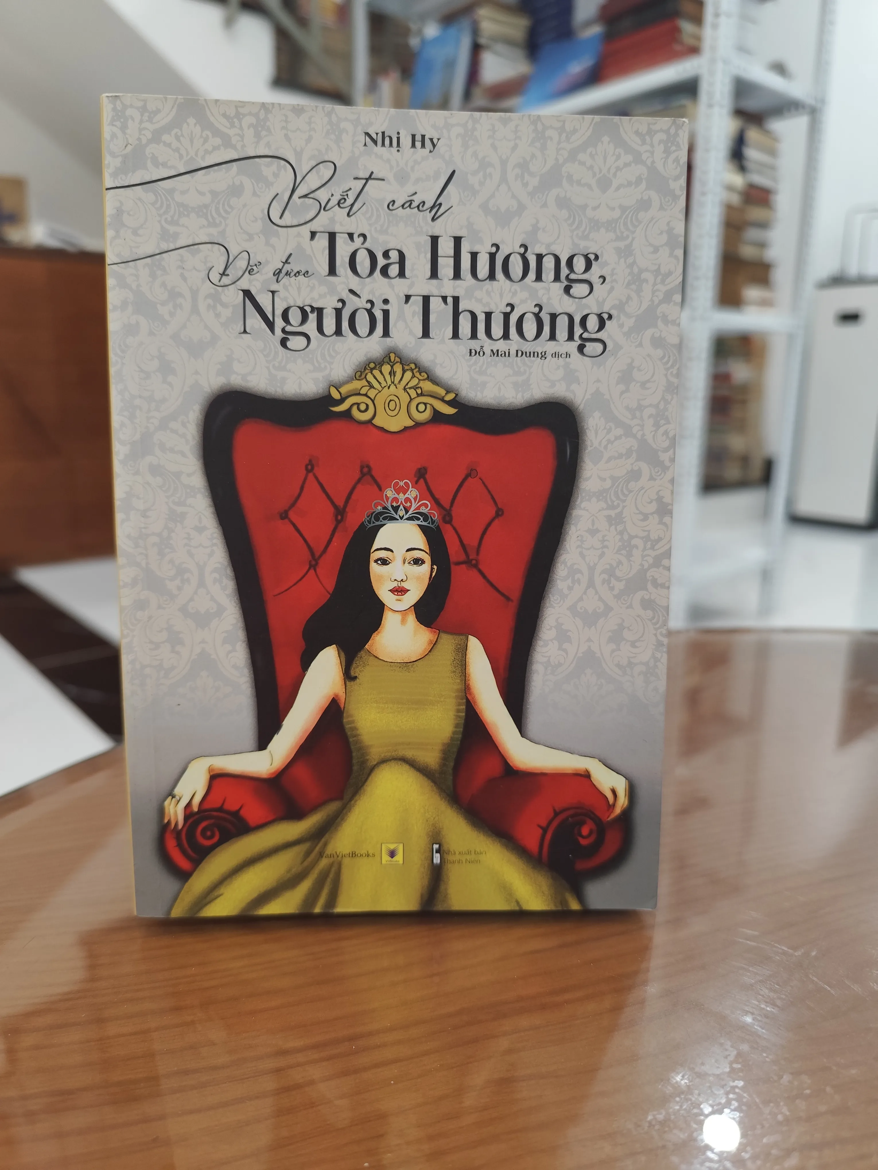 Biết cách để được tỏa hương, người thương by  - Sách Book Cover - Ngọc Hiển Books