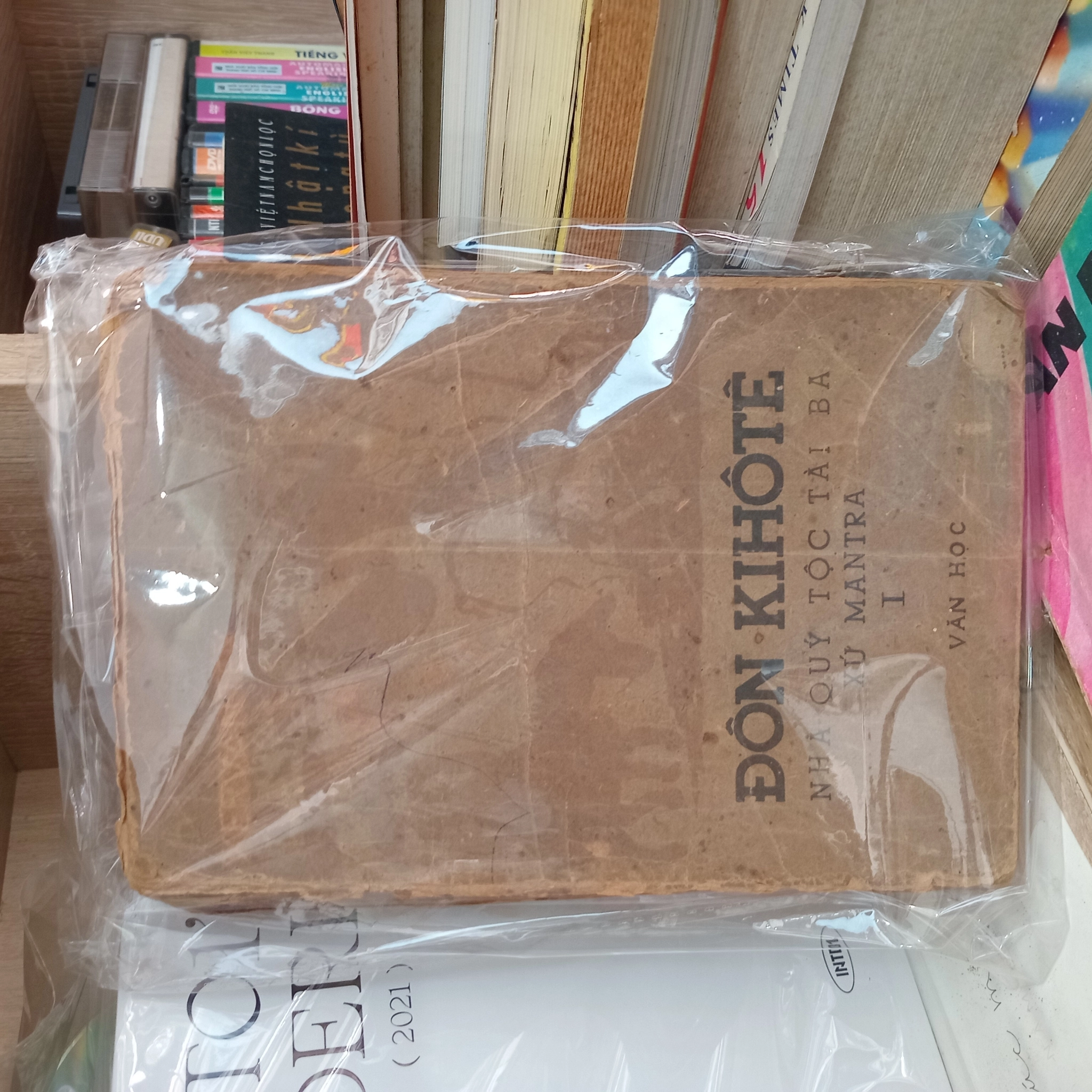 Nhà Quý Tộc Tài Ba Xứ Mantra 📚 by  - Sách Book Cover - Ngọc Hiển Books