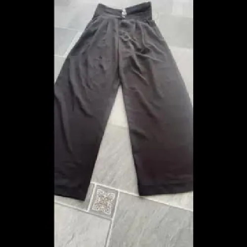 Quần nữ ống rộng