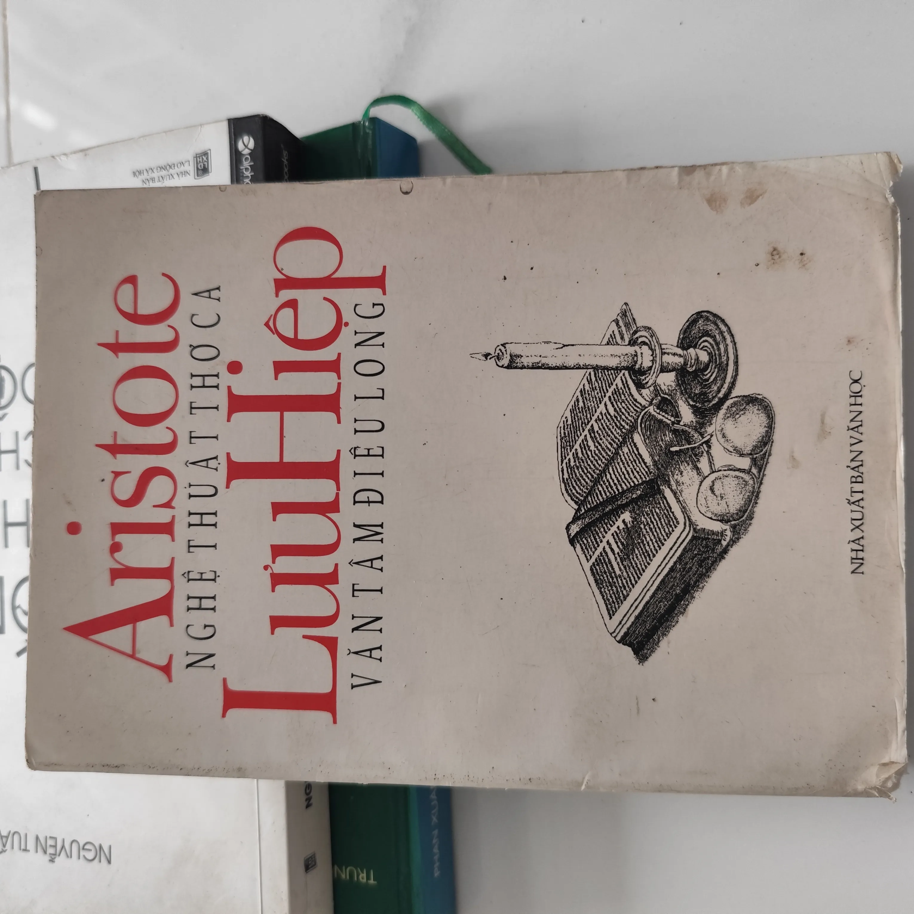 "Nghệ thuật thơ ca" (Poetics) của Aristote . "Văn tâm điêu long" của Lưu Hiệp by  - Sách Book Cover - Ngọc Hiển Books