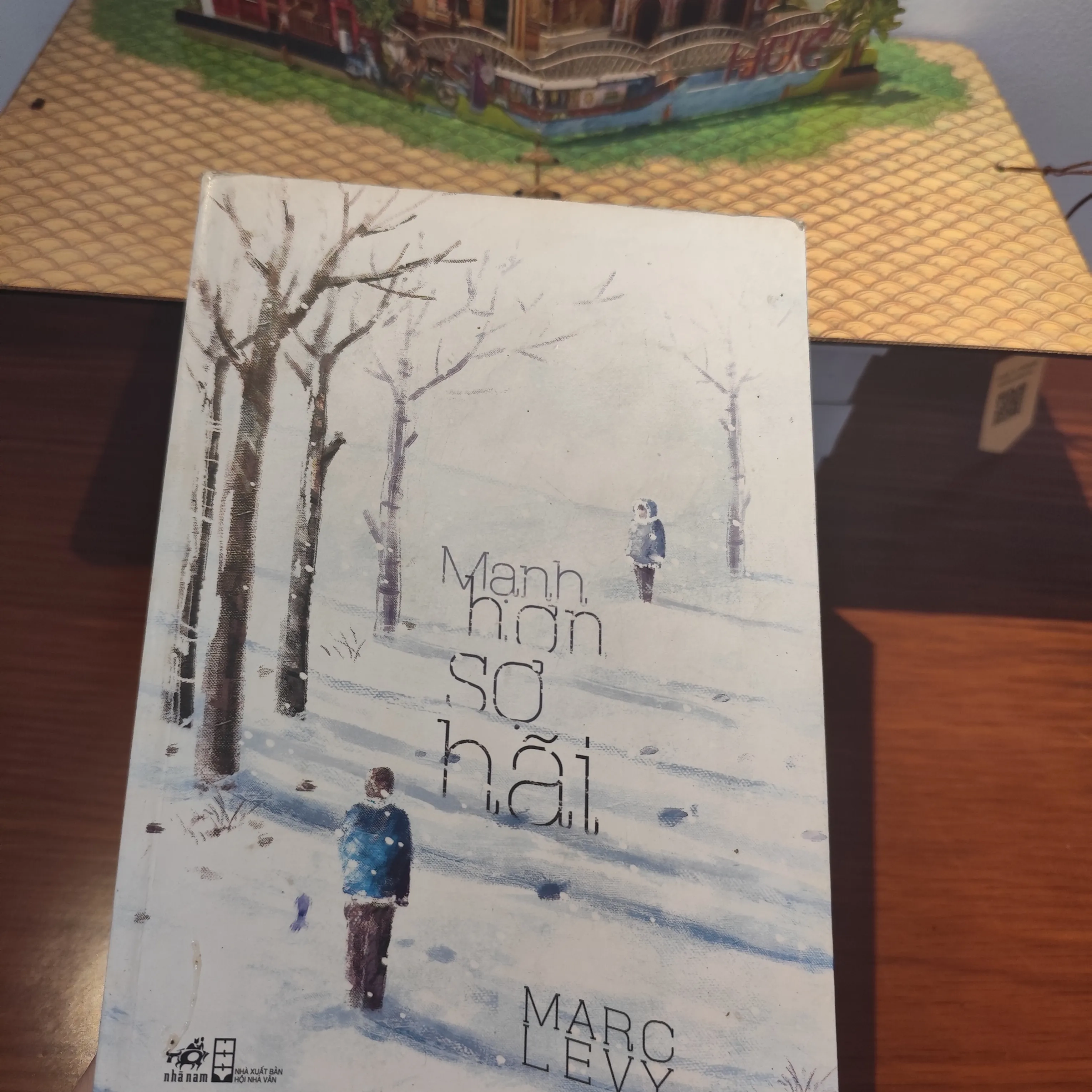 Mạnh hơn sợ hãi by  - Sách Book Cover - Ngọc Hiển Books