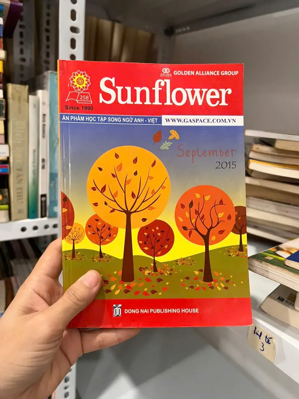 Sunflower - Ấn phẩm học tập song ngữ Anh - Việt by  - Sách Book Cover - Ngọc Hiển Books