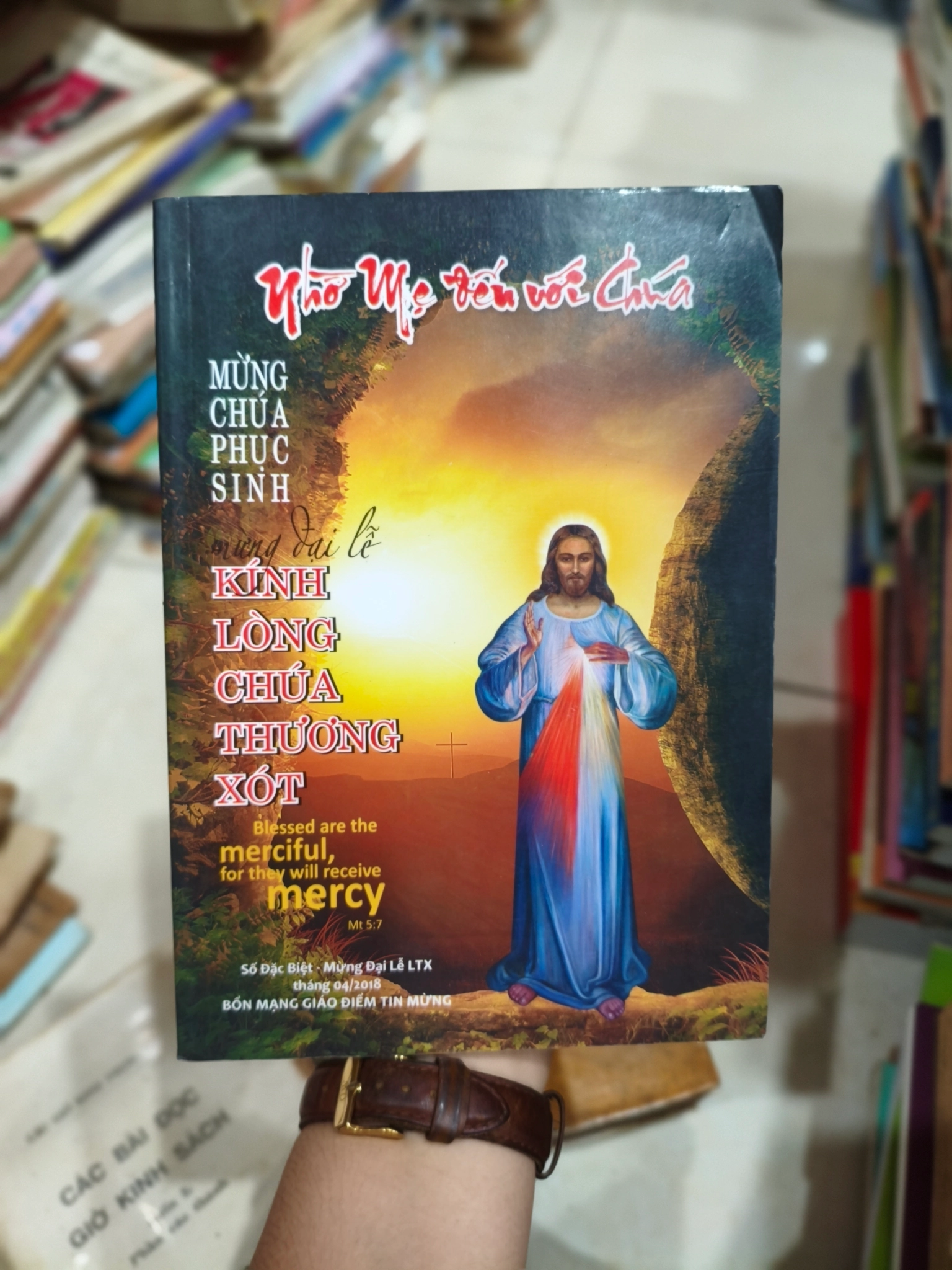 Nhờ mẹ đến với chúa 🌱 by  - Sách Book Cover - Ngọc Hiển Books