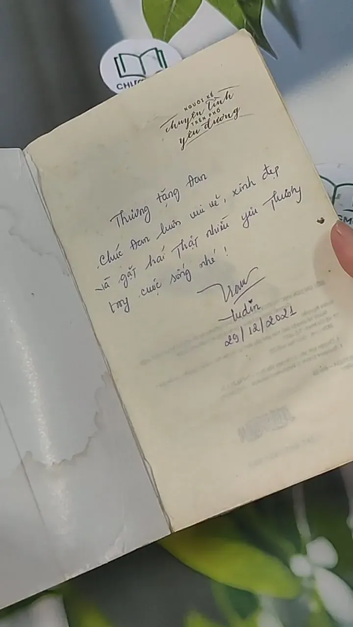 Người Kể Chuyện Tình Trên Phố Yêu Đương - Yudin Nguyễn 705591