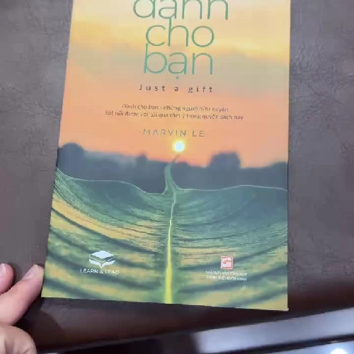 “Dành Cho Bạn (Just a Gift)” của tác giả Marvin Le- K2