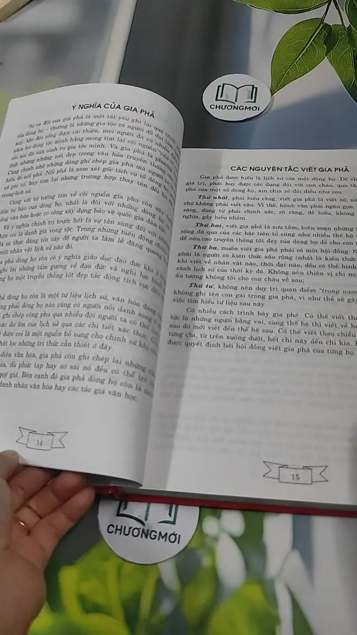 [MIỄN PHÍ BỌC SÁCH] Cách Xây Dựng Gia Phả Dòng Tộc Và Tuyển Chọn Các Bài Khấn Cổ Truyền C 727378
