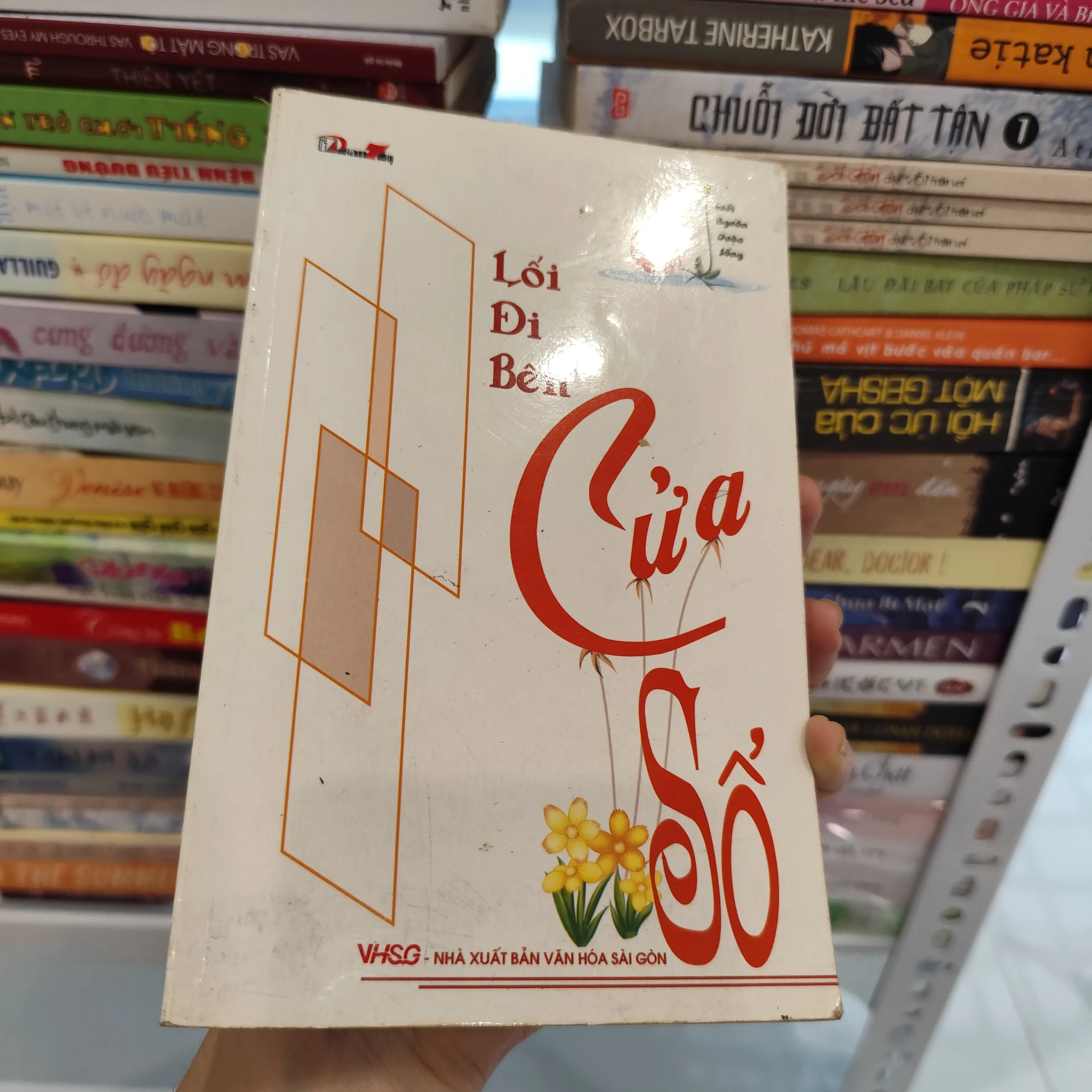 Suối nguồn cuộc sống - Lối đi bên cửa sổ by  - Sách Book Cover - Ngọc Hiển Books