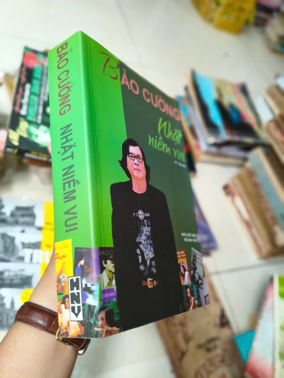 Nhặt niềm vui 🌳 by  - Sách Book Cover - Ngọc Hiển Books