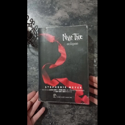 Pass sách: Nhật Thực - Stephenie Meyer (Bản dịch chuẩn Nhã Nam)