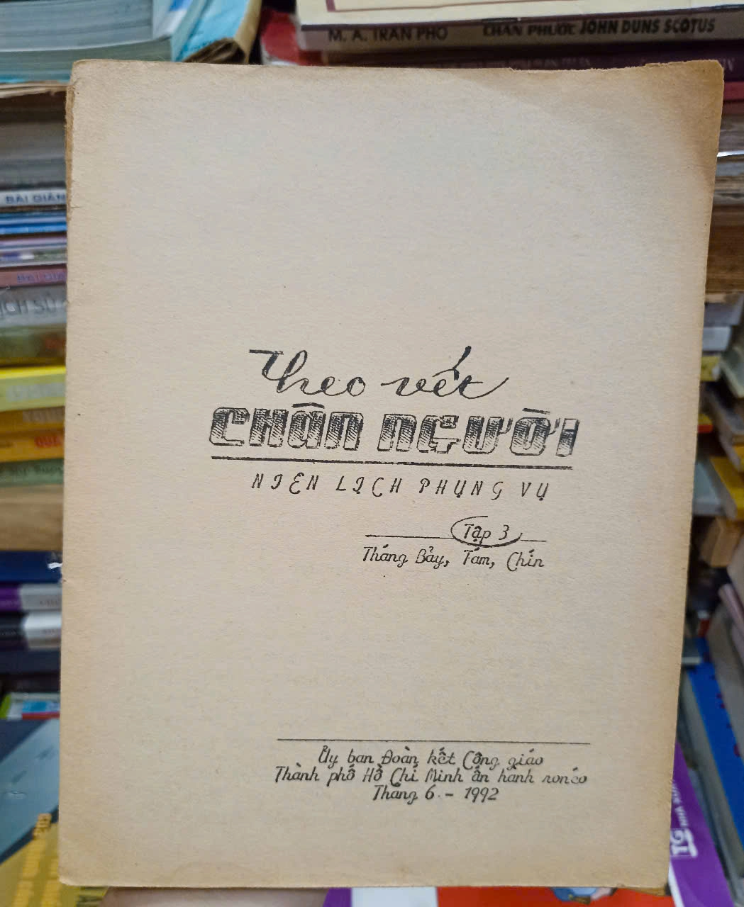 Theo vết chân người - Tập 3 🌻 by  - Sách Book Cover - Ngọc Hiển Books