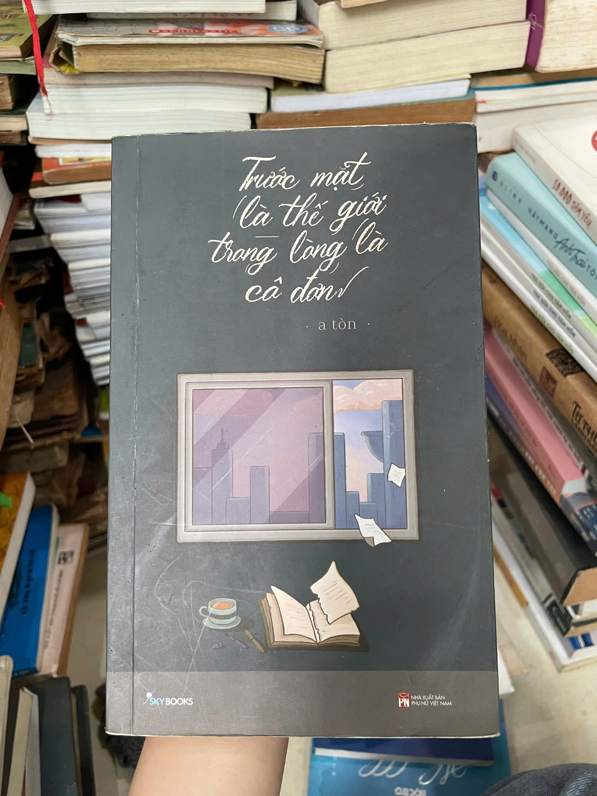 Trước Mặt Là Thế Giới Trong Lòng Là Cô Đơn by a Tòn - Sách Book Cover - Ngọc Hiển Books