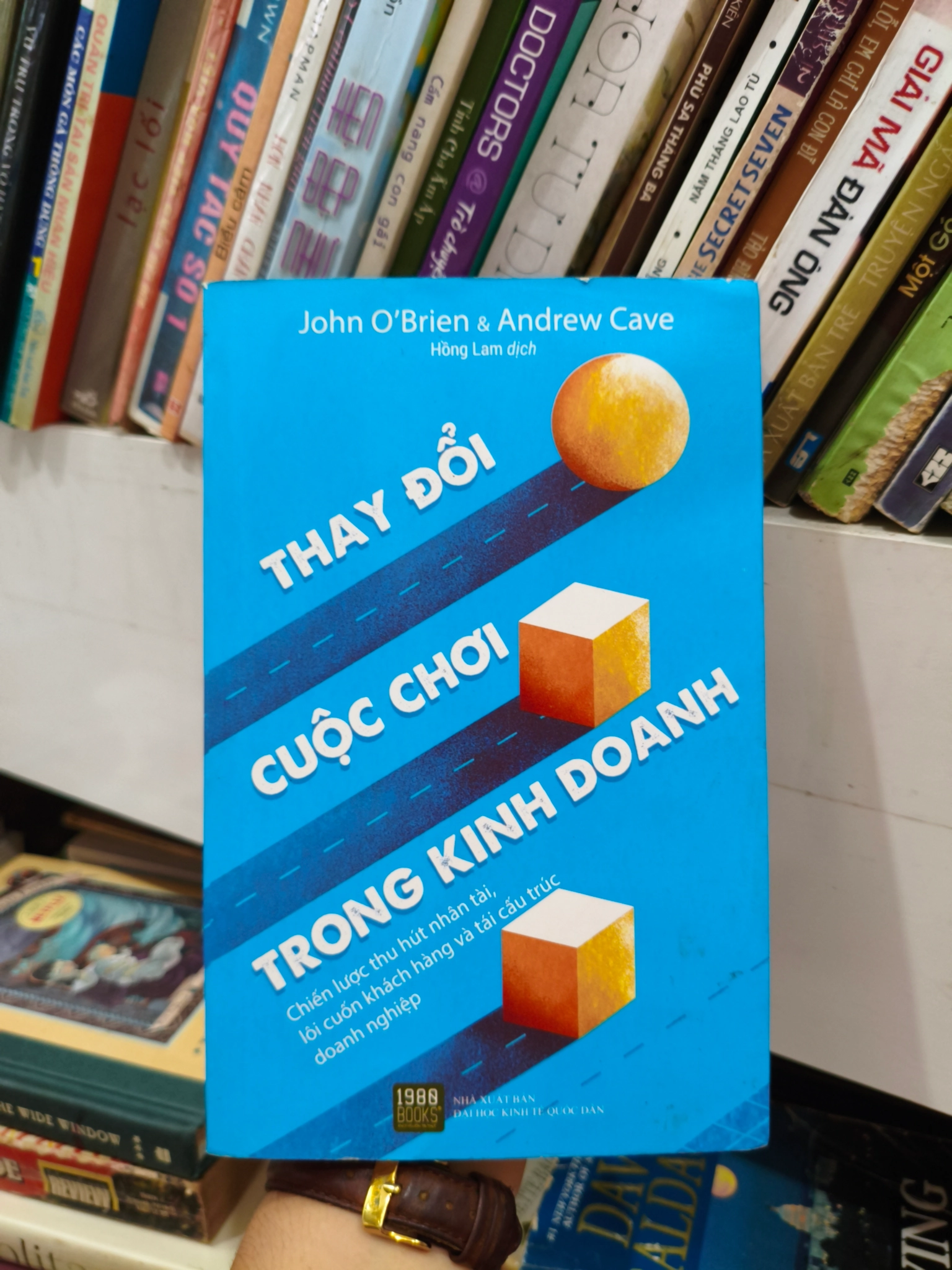 Thấy đổi cuộc chơi trong kinh doanh 🌱 by  - Sách Book Cover - Ngọc Hiển Books