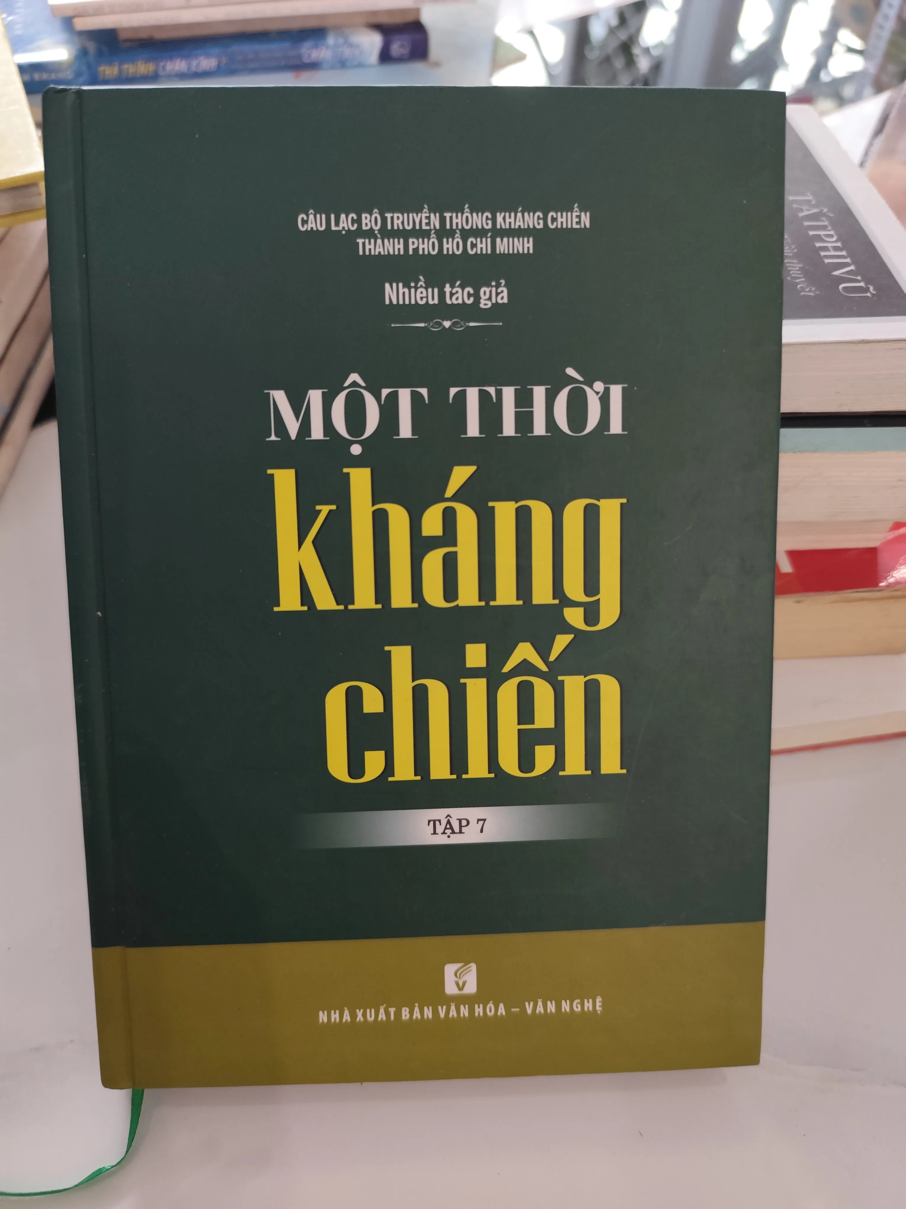 Một thời kháng chiến tập 7 by  - Sách Book Cover - Ngọc Hiển Books