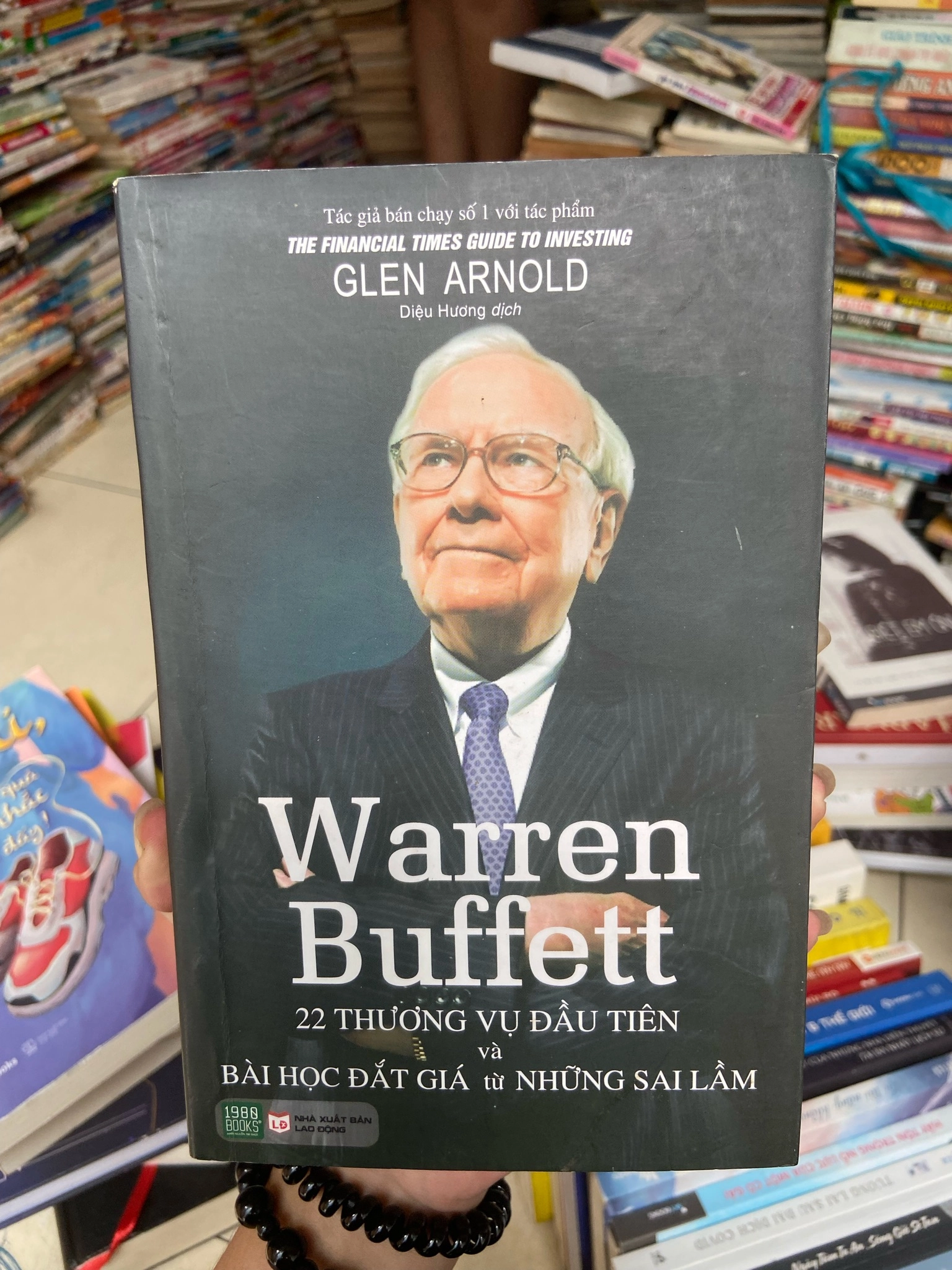 Warren Buffet 22 thương vụ đầu tiên …⚖️ by Glen Arnold - Sách Book Cover - Ngọc Hiển Books