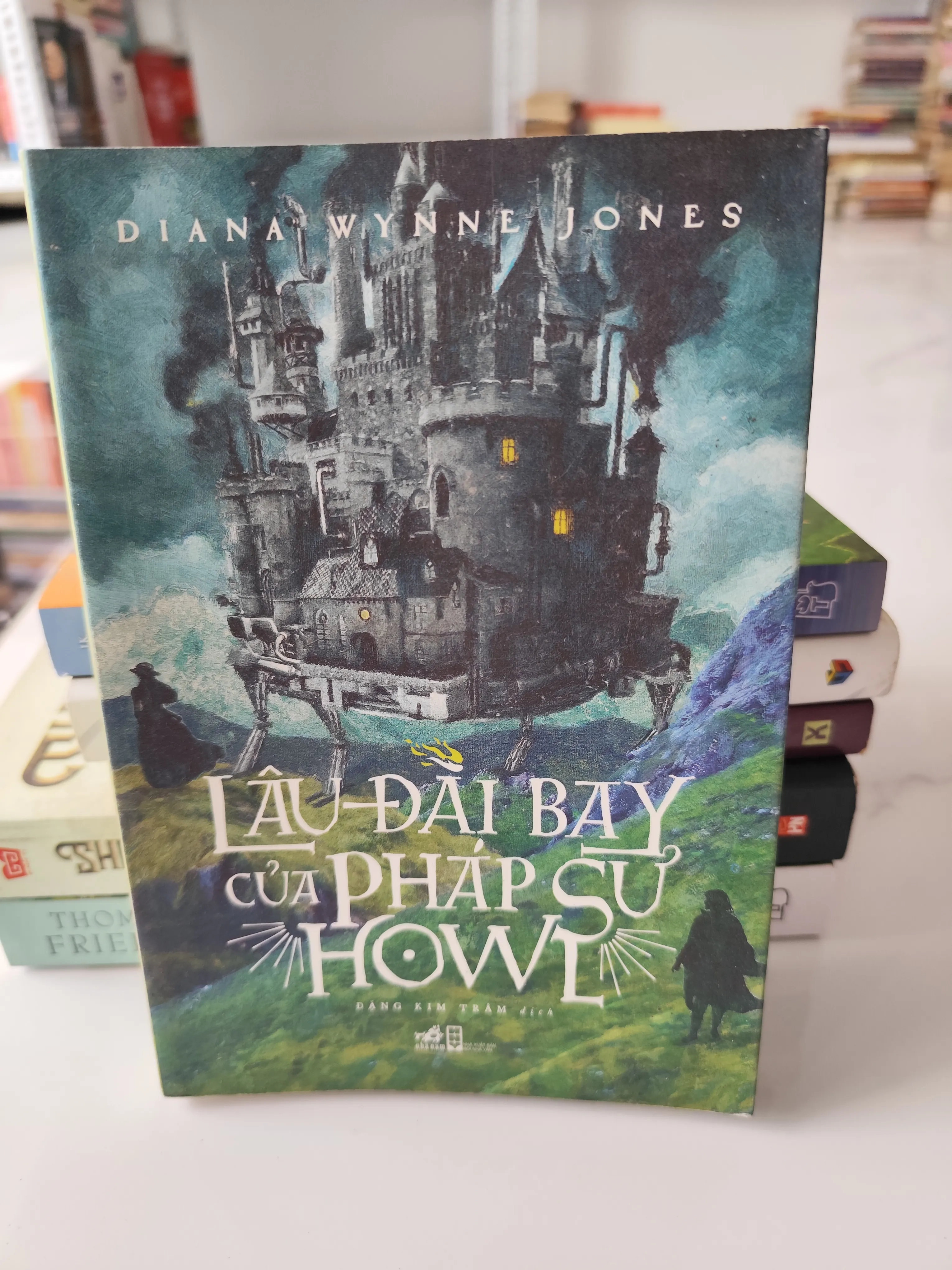 Lâu đài bay của pháp sư Howl by  - Sách Book Cover - Ngọc Hiển Books