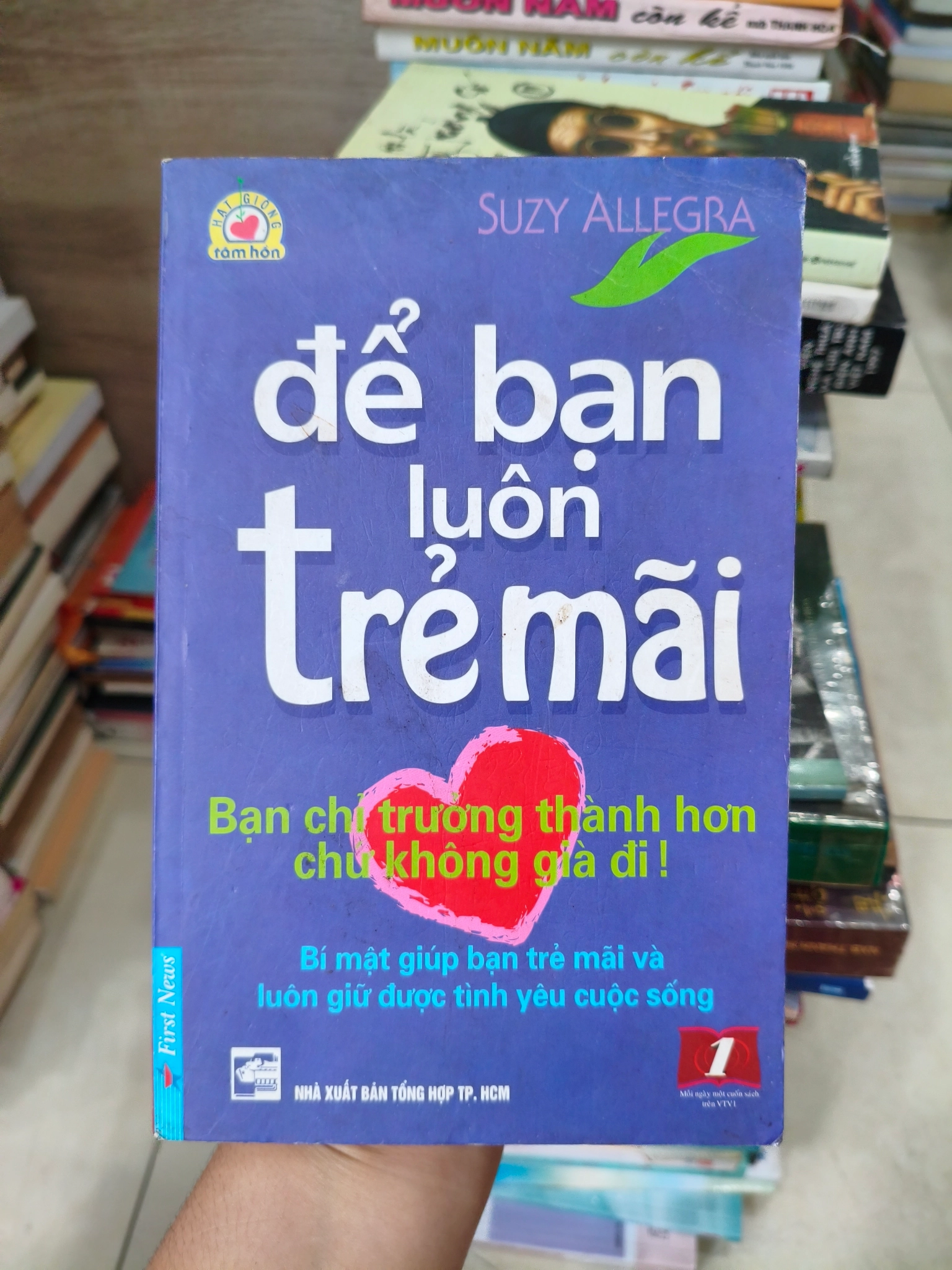 Để bạn luôn trẻ mãi 🌱 by  - Sách Book Cover - Ngọc Hiển Books