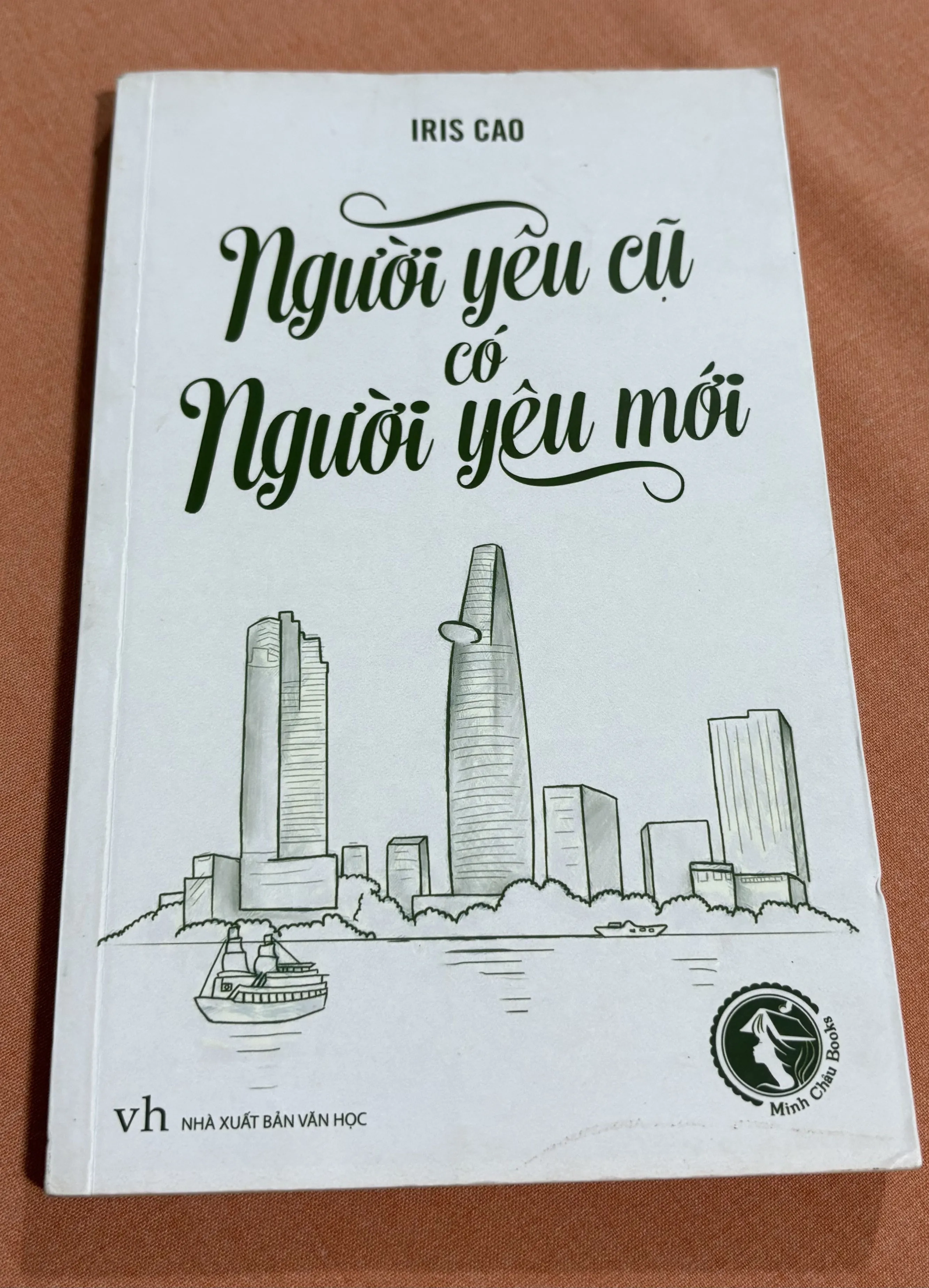 Người yêu cũ có người yêu mới 🌊 by  - Sách Book Cover - Ngọc Hiển Books