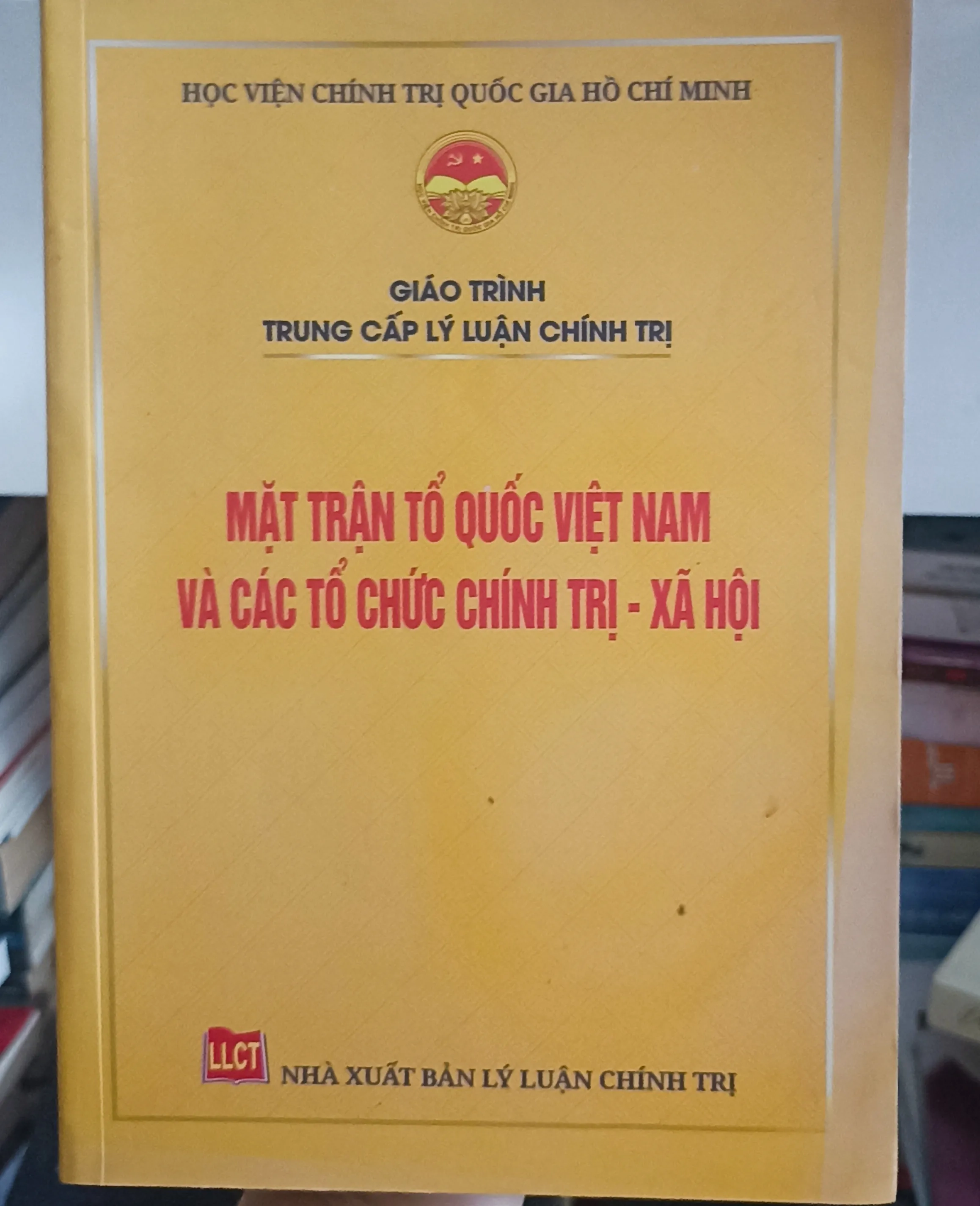 Giáo trình trung cấp lý luận chính trị 🌻 by  - Sách Book Cover - Ngọc Hiển Books