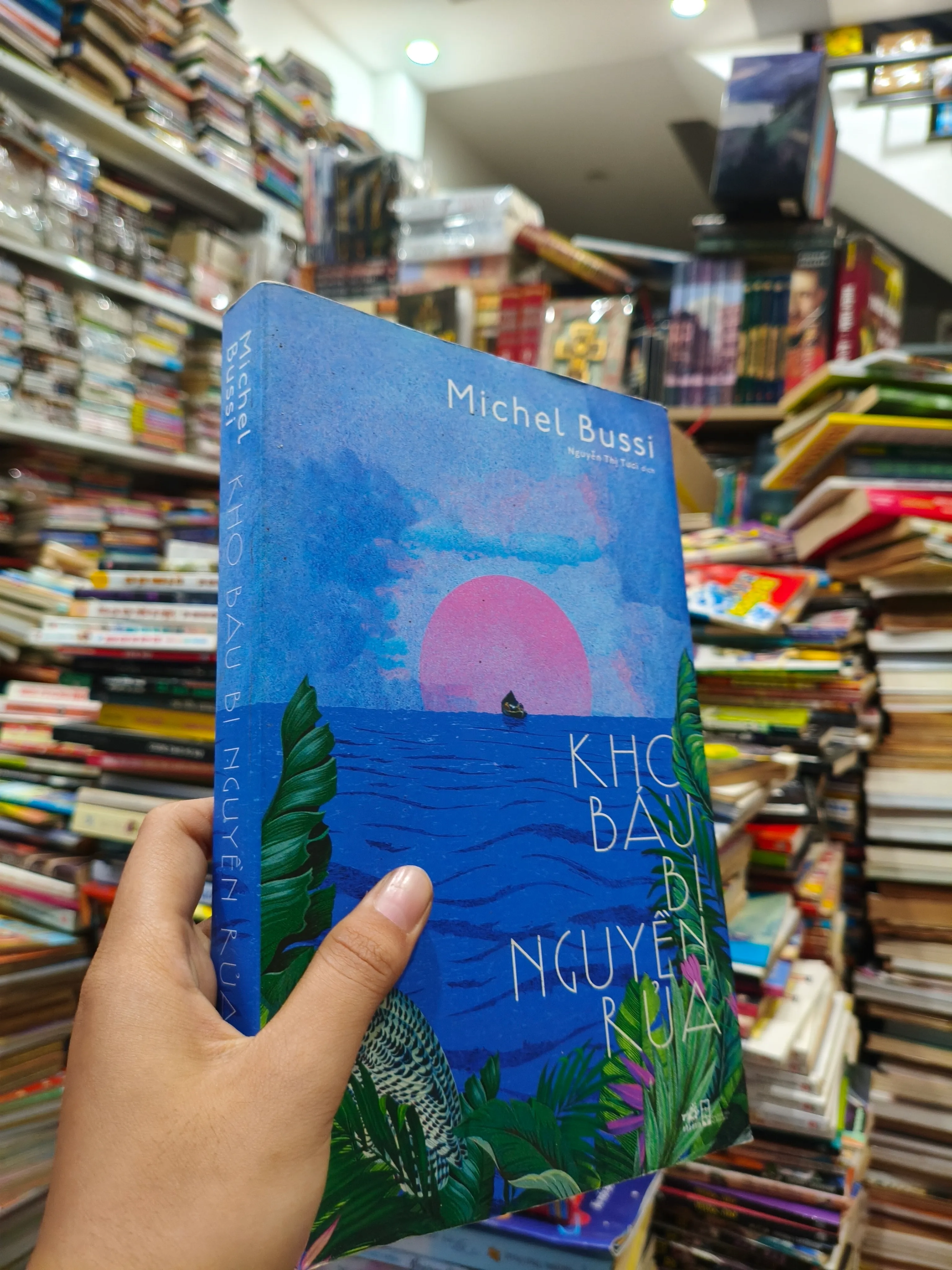 Kho báu bị nguyền rủa 🌱 by  - Sách Book Cover - Ngọc Hiển Books