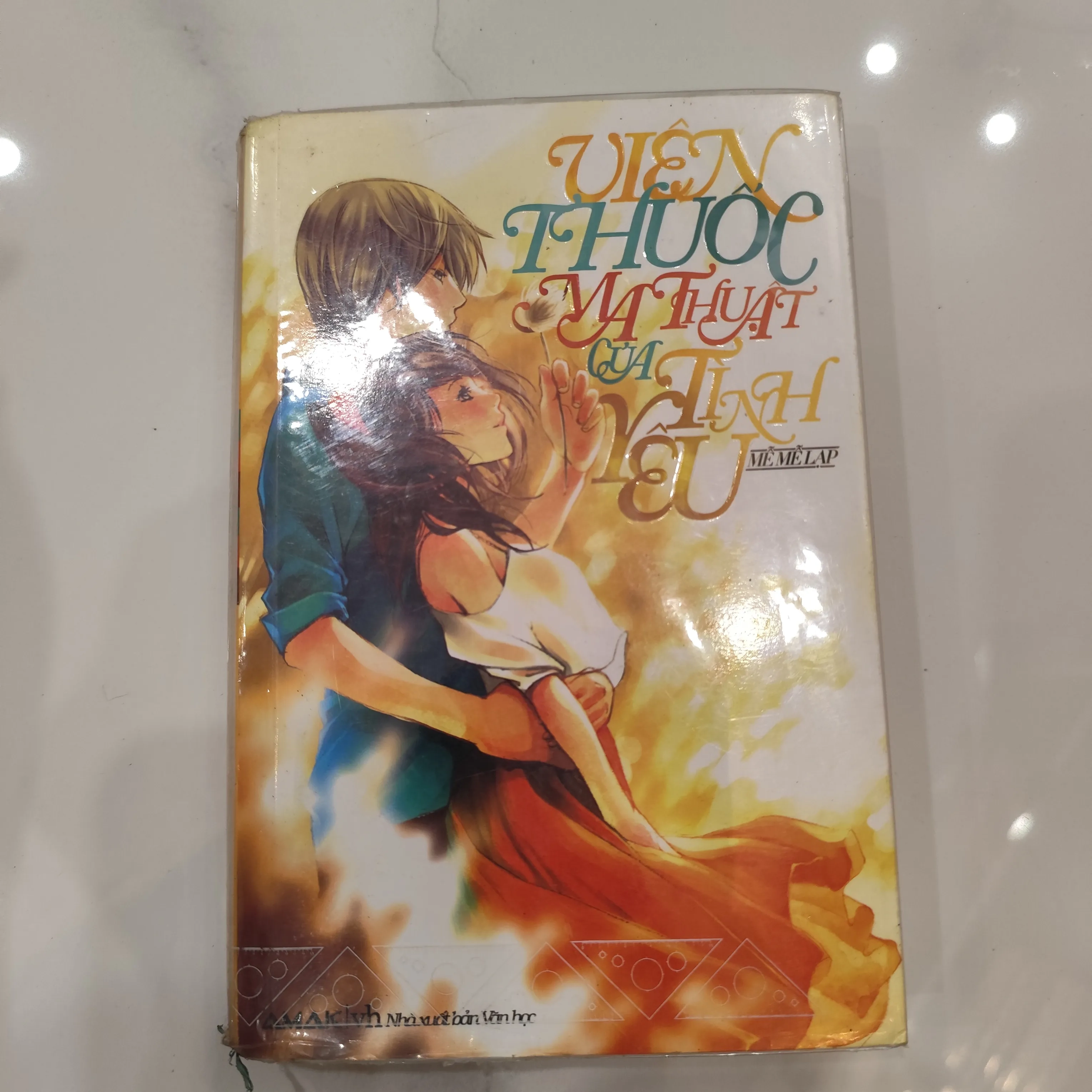 Viên thuốc ma thuật của tình yêu by  - Sách Book Cover - Ngọc Hiển Books