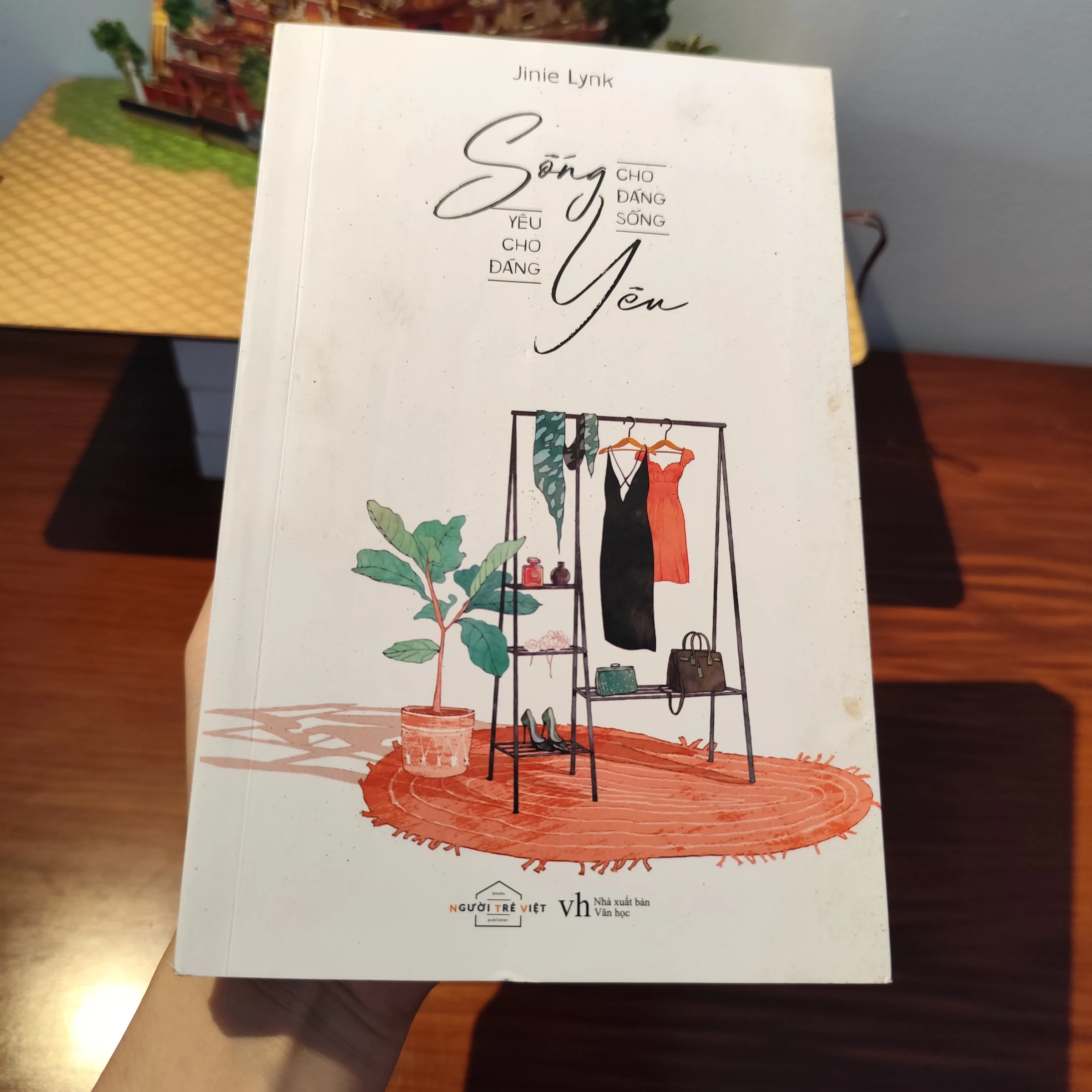 Sống cho đáng sống yêu cho đáng yêu by  - Sách Book Cover - Ngọc Hiển Books
