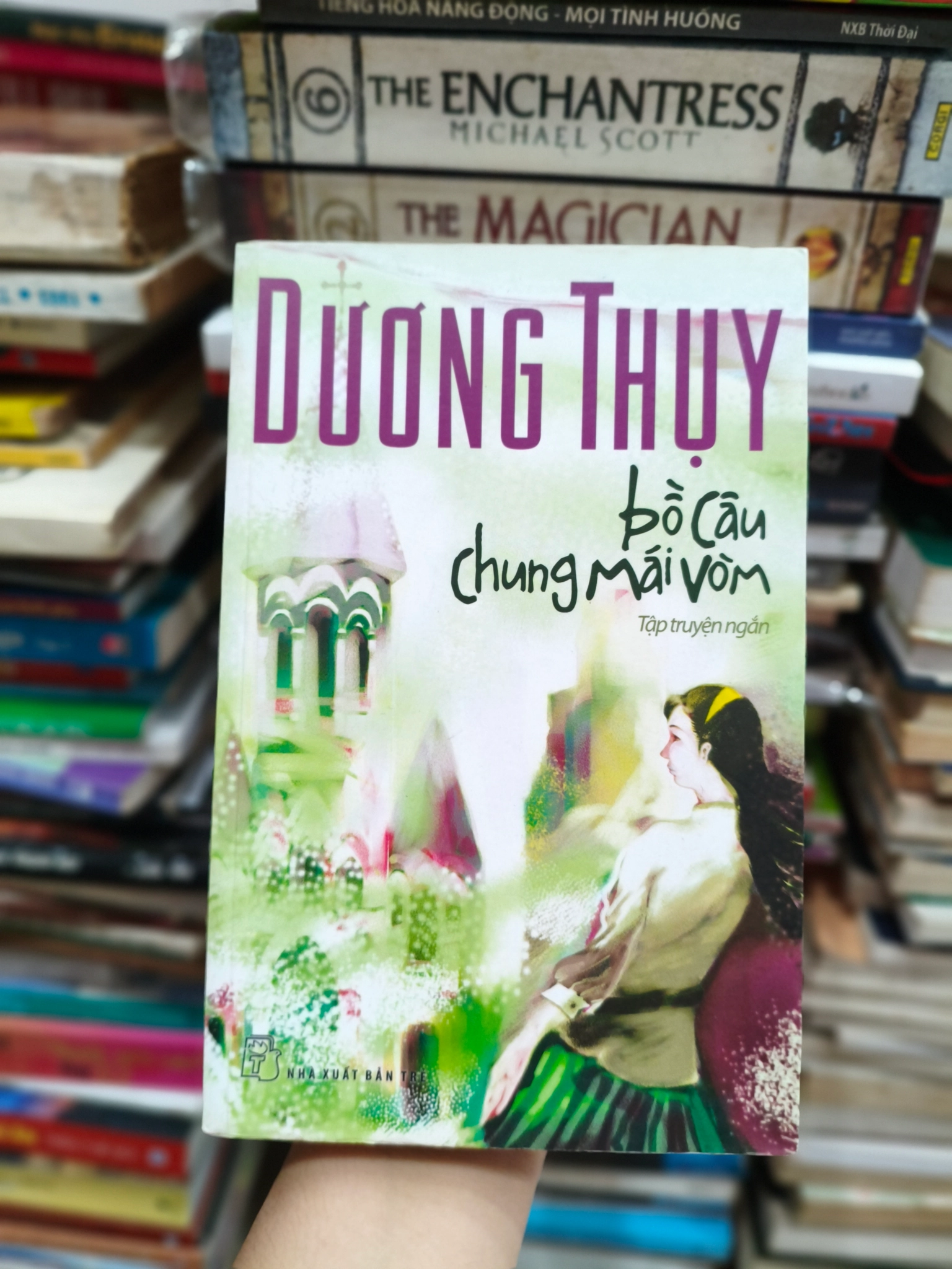 Bồ câu chung mái vòm 🌱 by  - Sách Book Cover - Ngọc Hiển Books