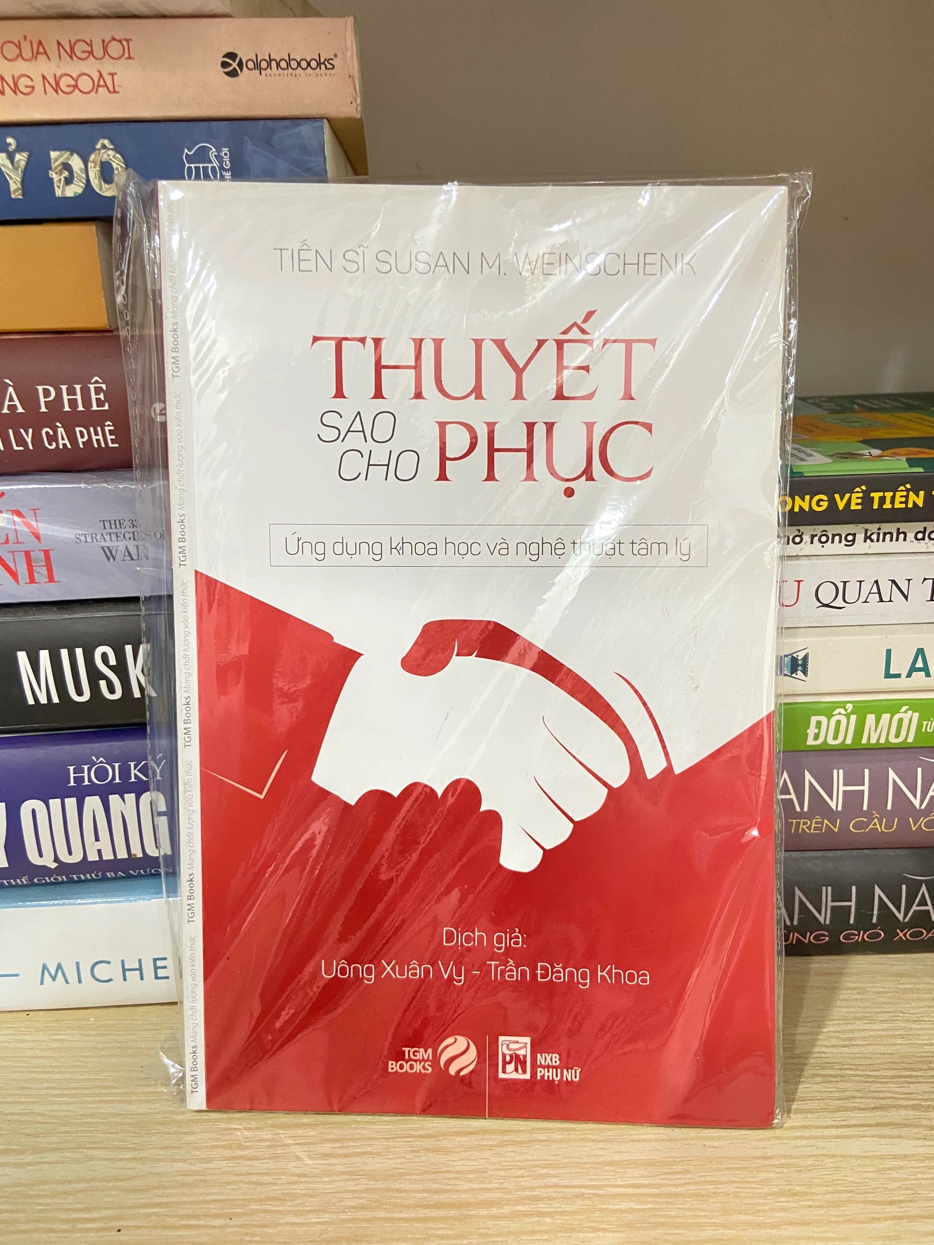 Thuyết Sao Cho Phục - Susan M. Weinschenk by  - Sách Book Cover - Ngọc Hiển Books