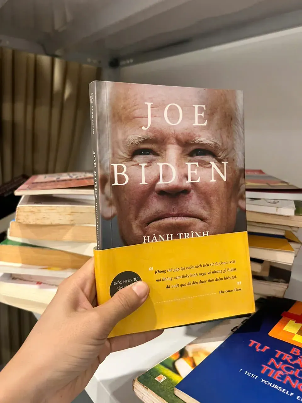 Joe Biden - Hành Trình Kéo Dài Năm Thập Kỷ by  - Sách Book Cover - Ngọc Hiển Books