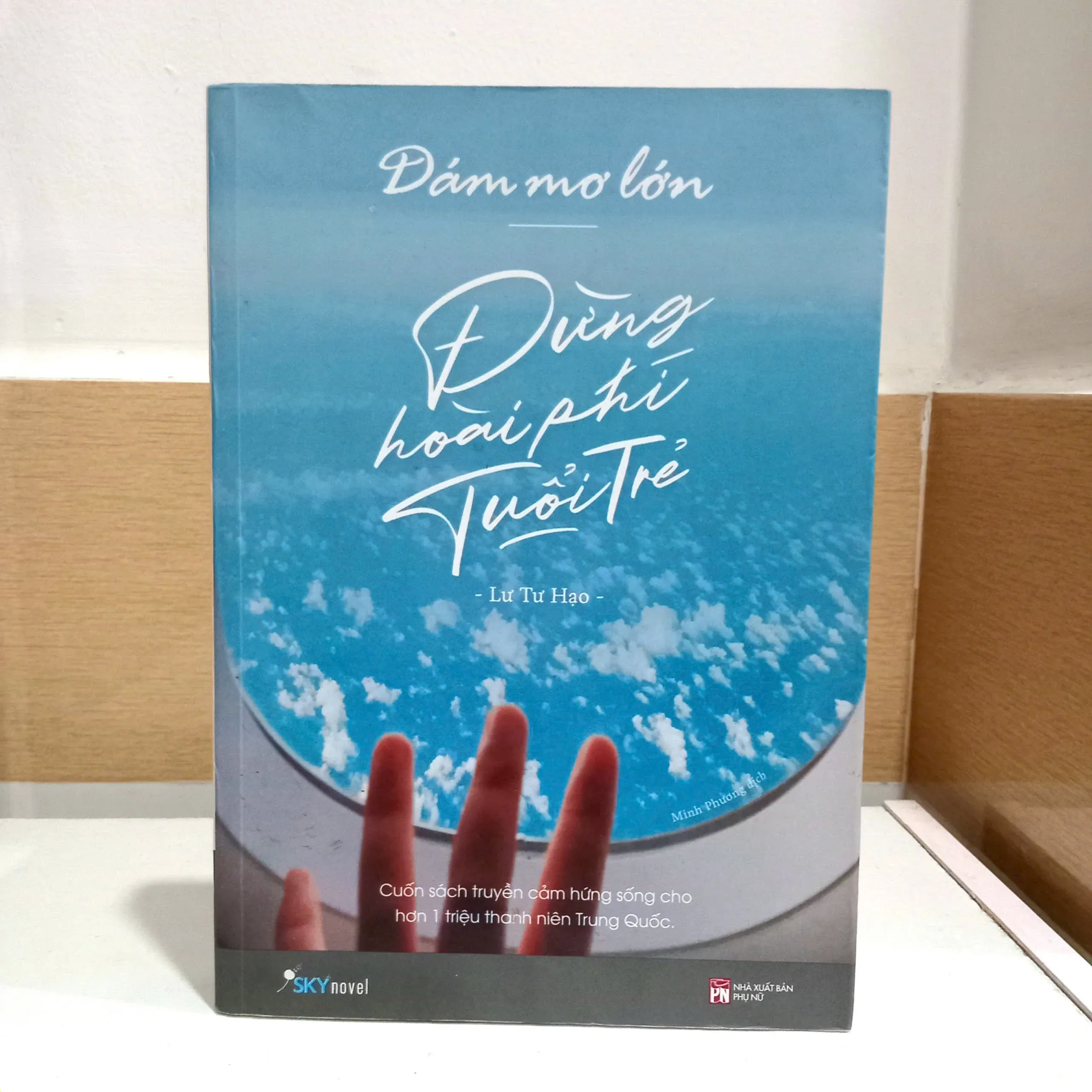 Đừng Hoài Phí Tuổi Trẻ by Lư Tư Hạo - Sách Book Cover - Ngọc Hiển Books