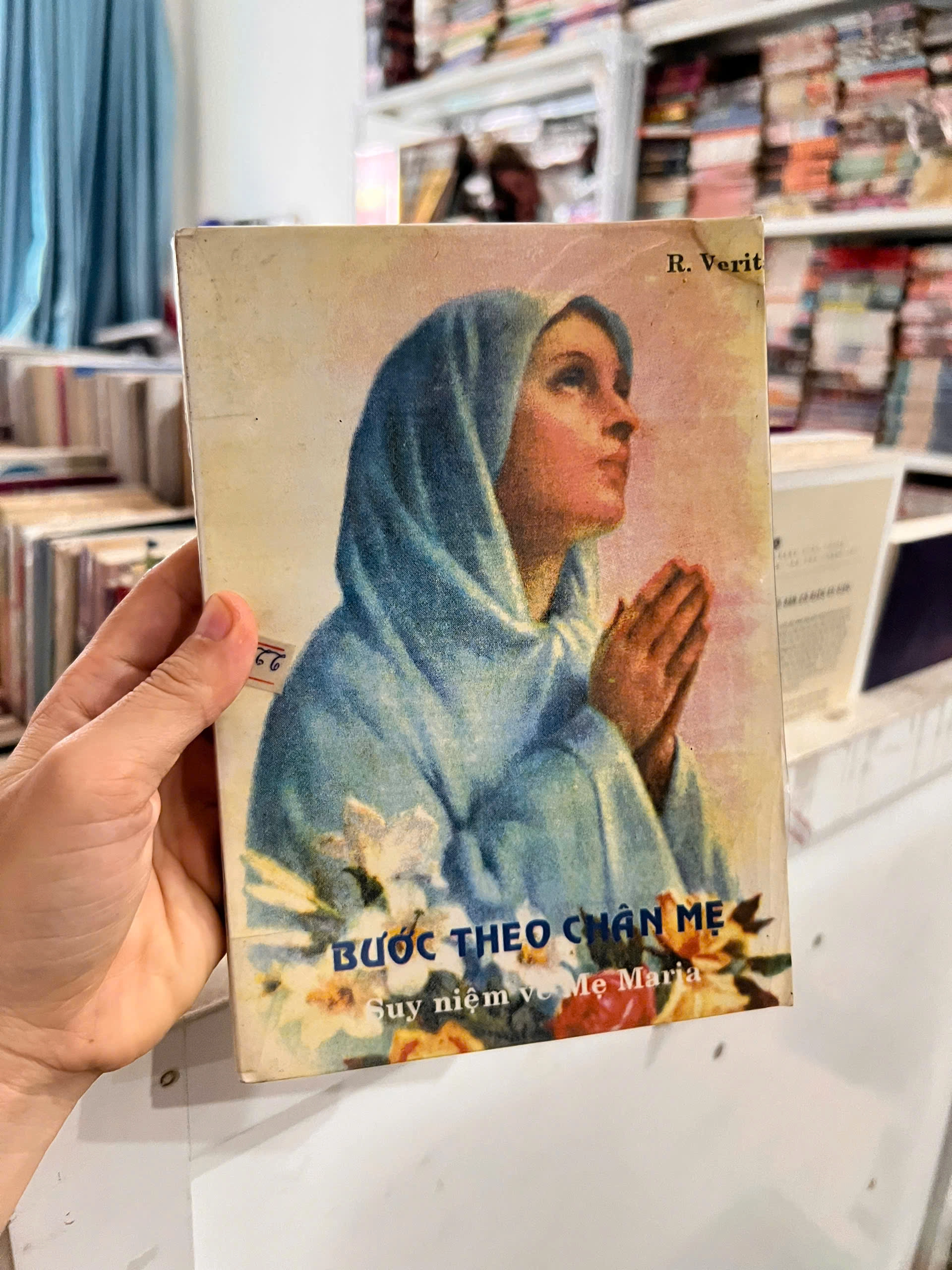 Bước Theo Chân Mẹ by  - Sách Book Cover - Ngọc Hiển Books