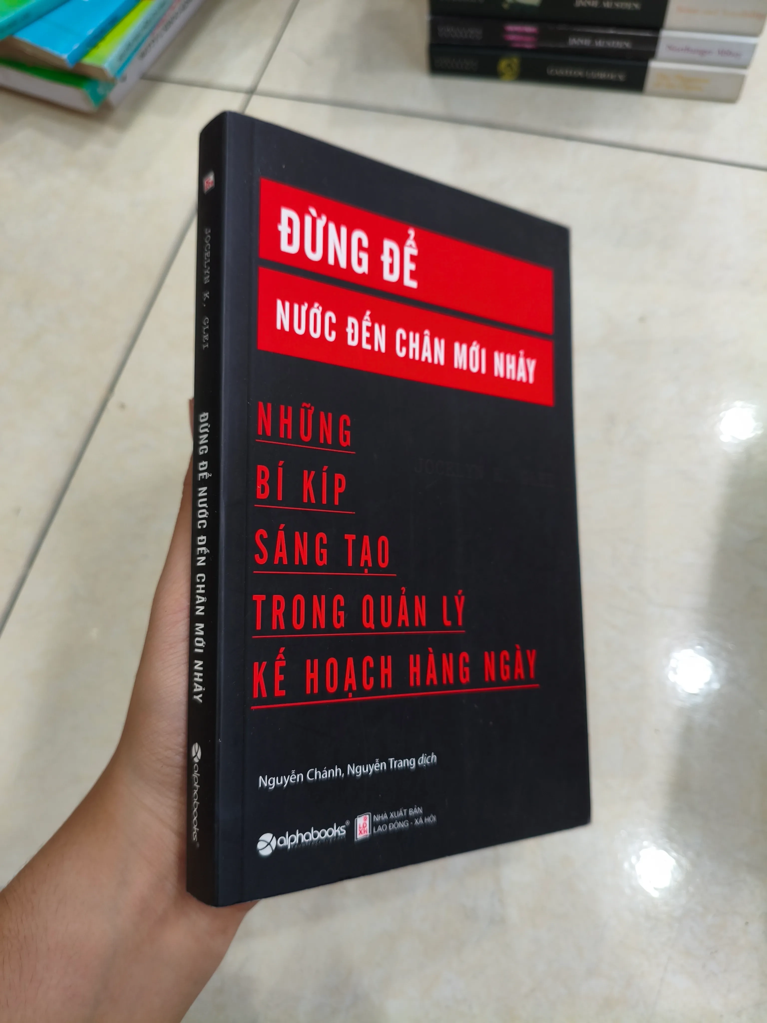 Đừng để nước đến chân mới nhảy 🌱 by  - Sách Book Cover - Ngọc Hiển Books